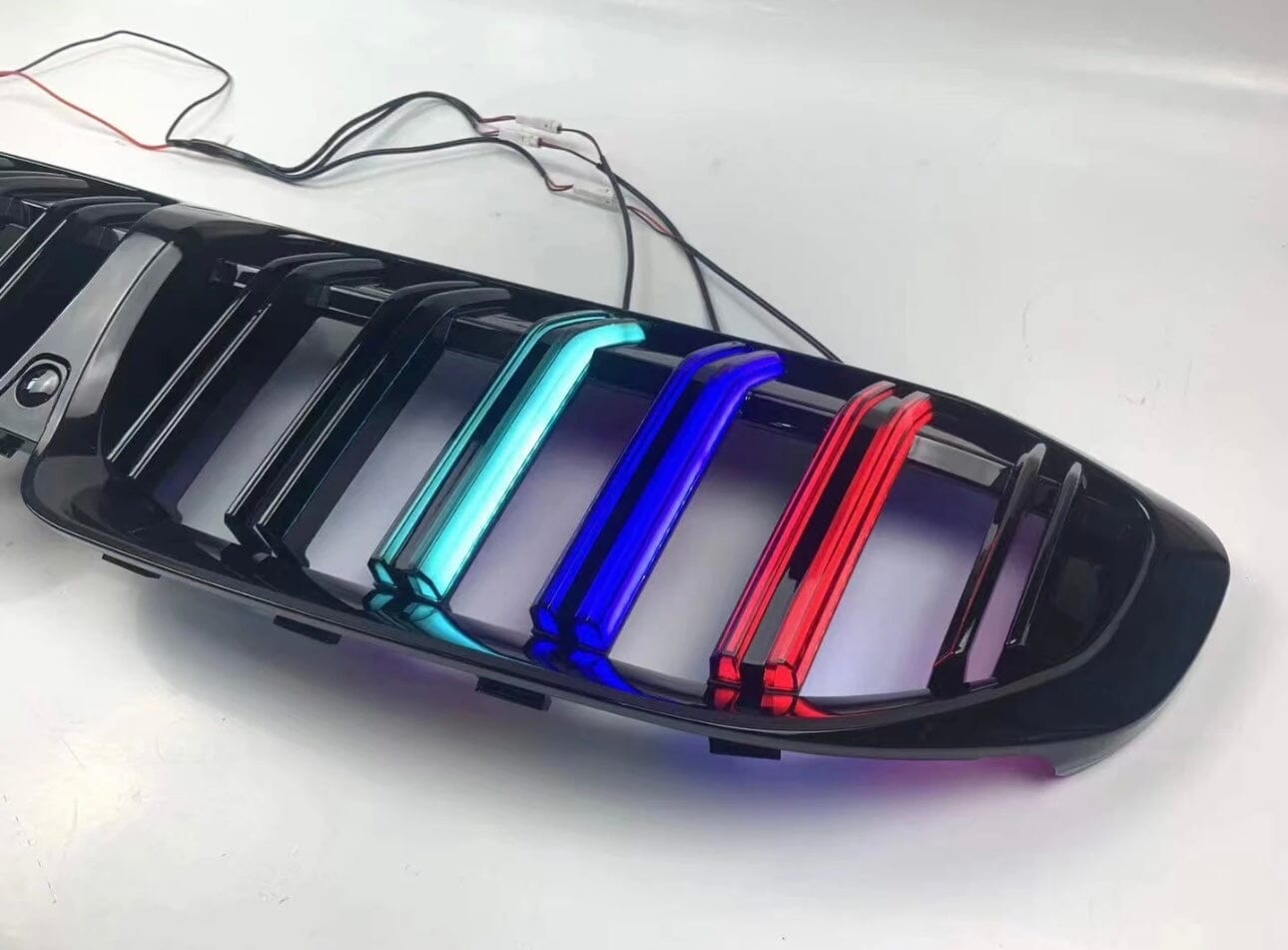 Hochmoderner LED-Frontgrill in BMW M-Farben für BMW 3er und 5er - RSHOP