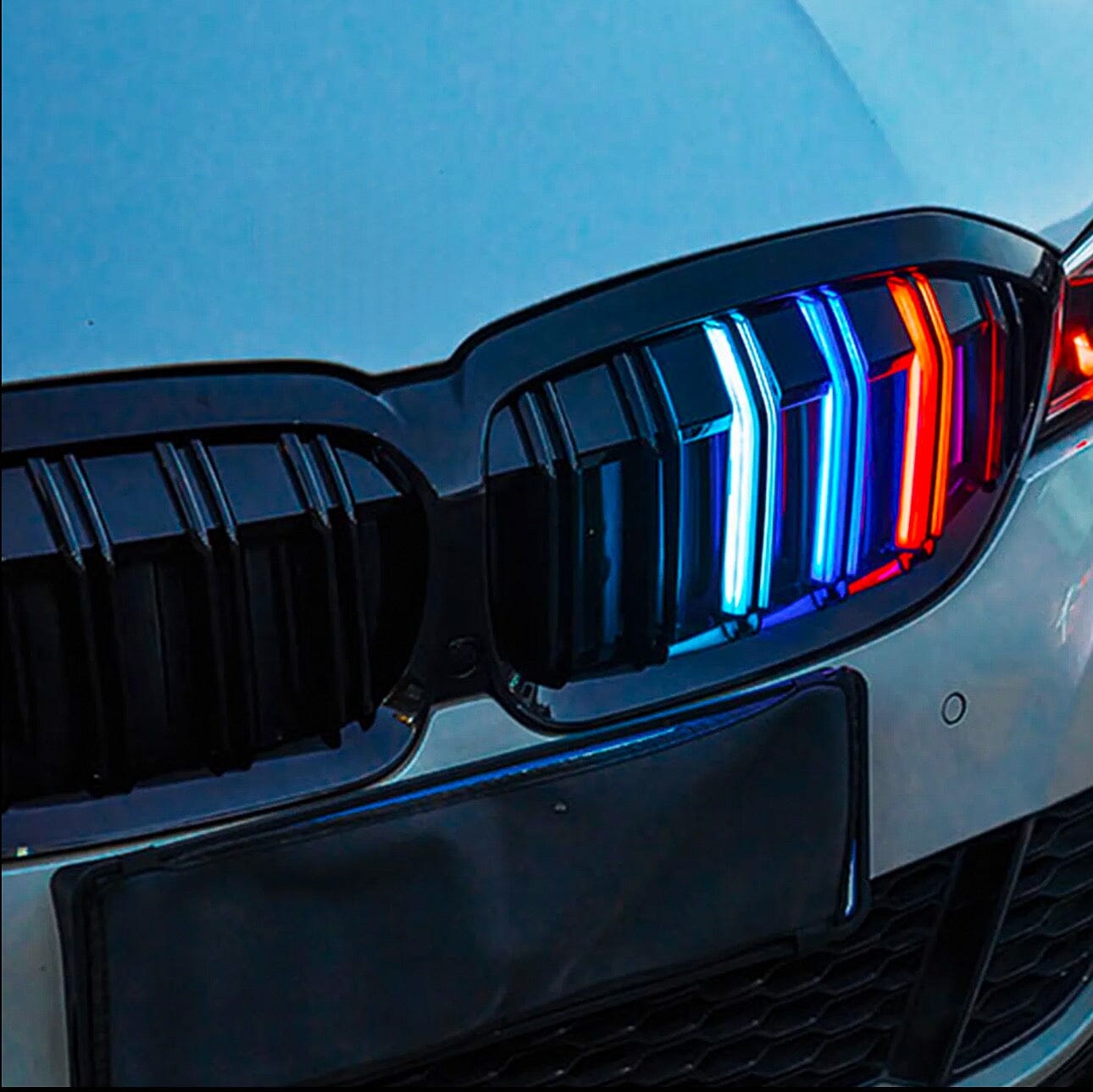 Hochmoderner LED-Frontgrill in BMW M-Farben für BMW 3er und 5er - RSHOP