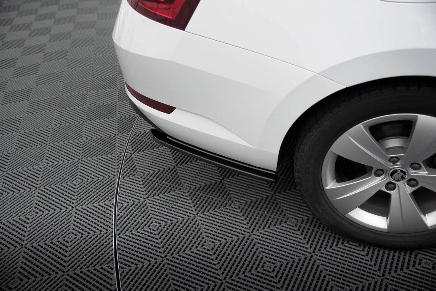 Skoda Superb - Heck Flaps V.1