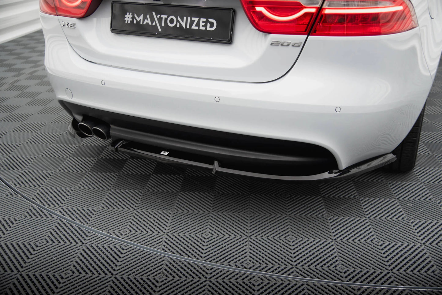 Jaguar XE R-Sport X760 - Heck Ansatz