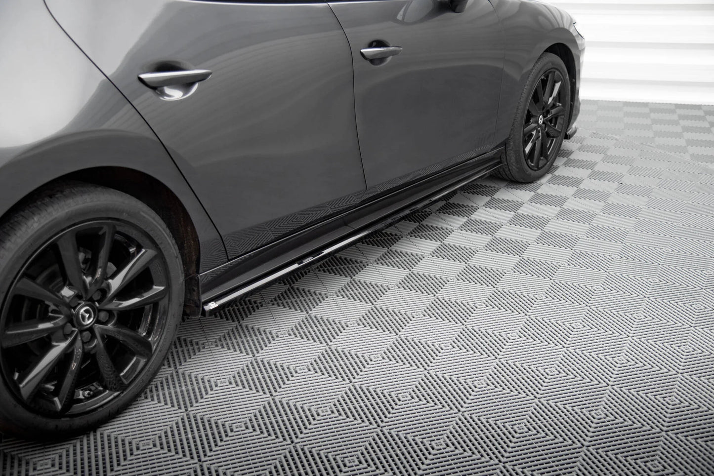 Mazda 3 - Seitenschweller