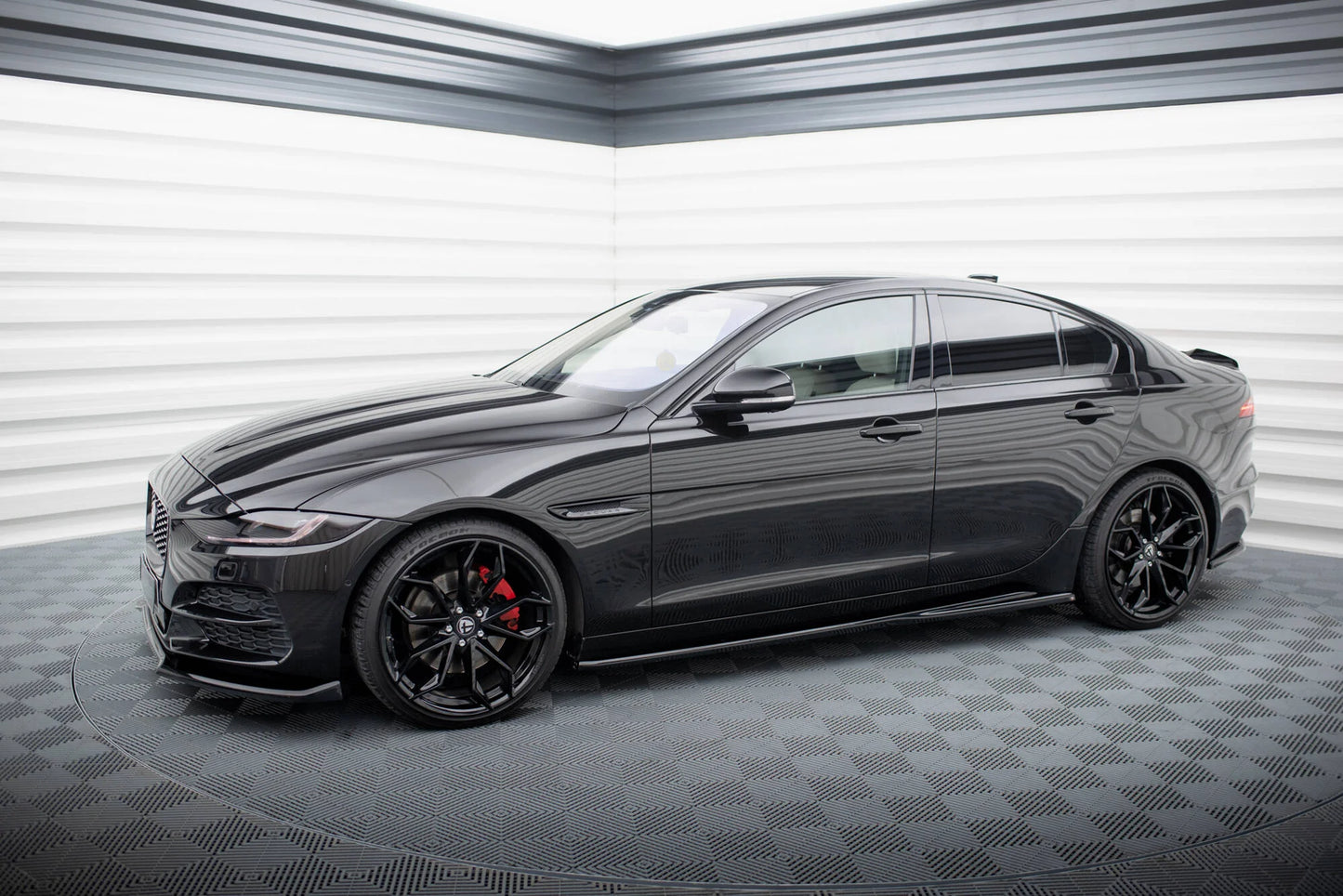 Jaguar XE X760 Facelift - Seitenschweller