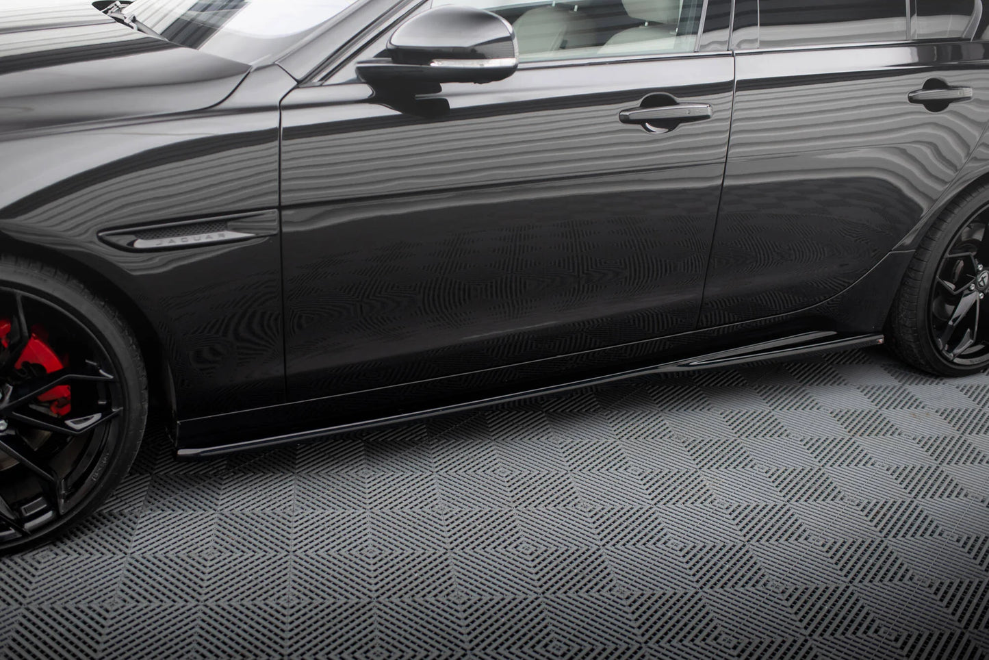 Jaguar XE X760 Facelift - Seitenschweller