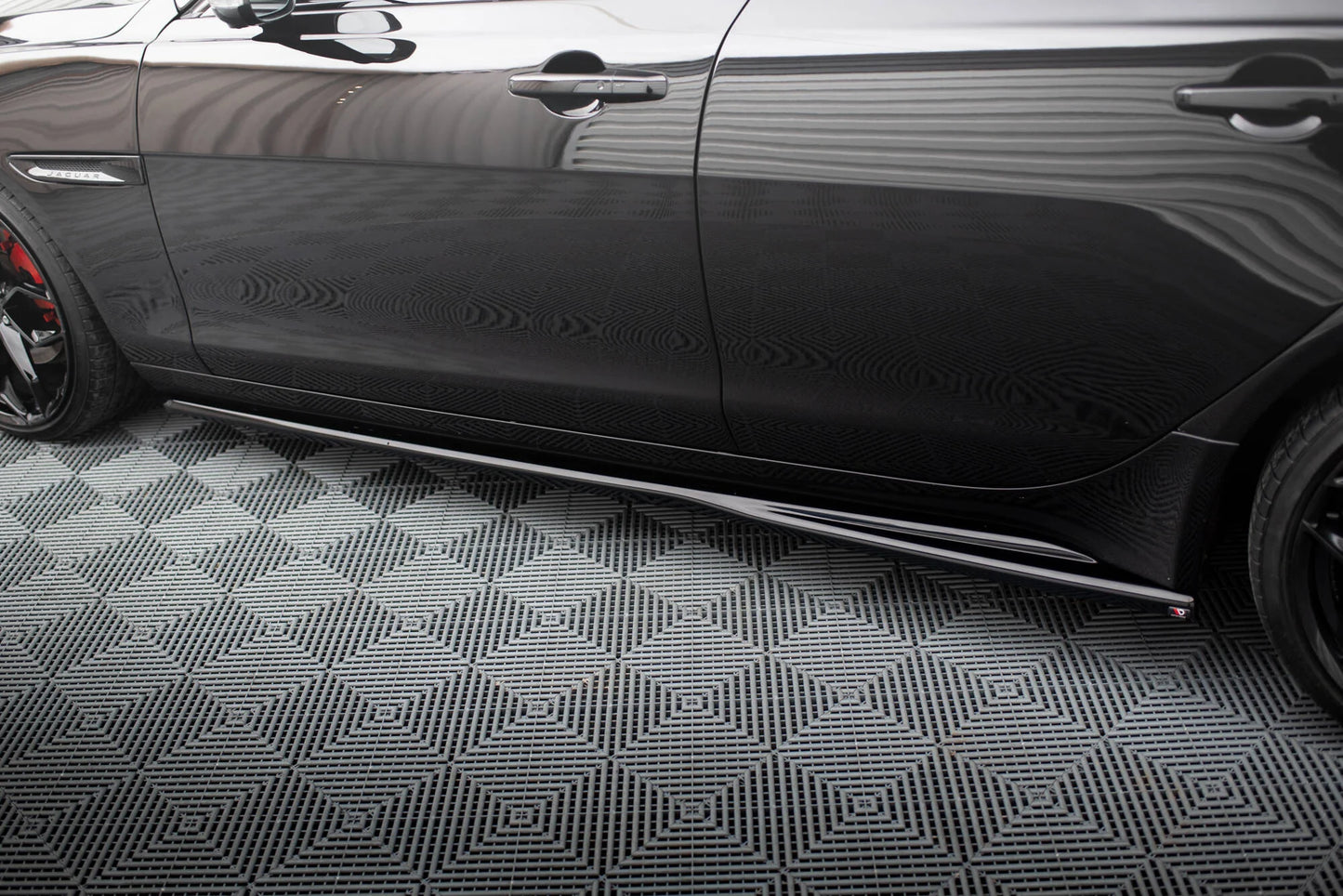 Jaguar XE X760 Facelift - Seitenschweller