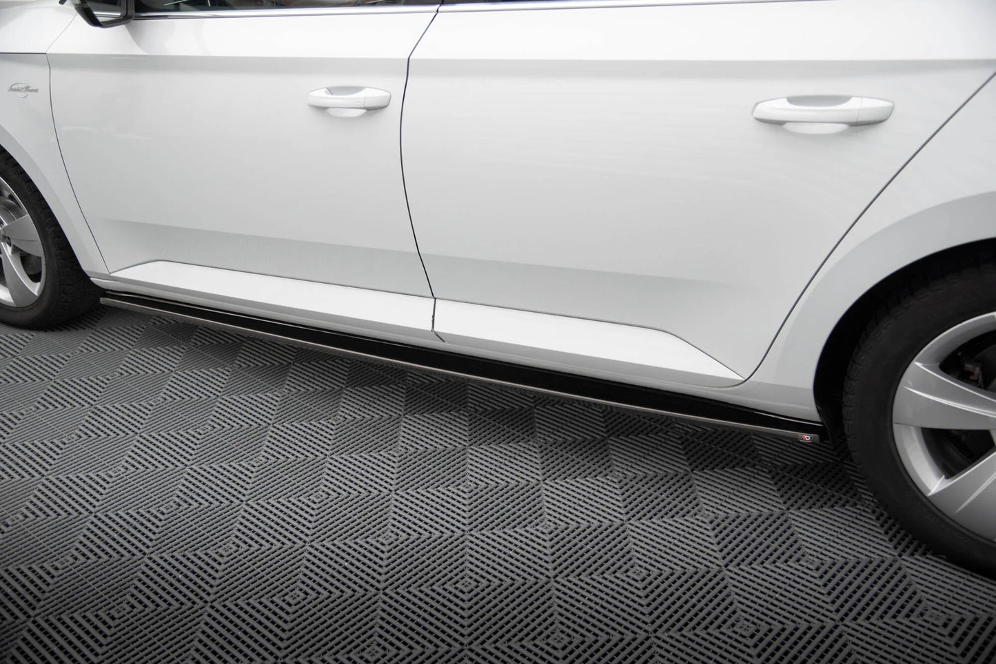 Skoda Superb - Seitenschweller