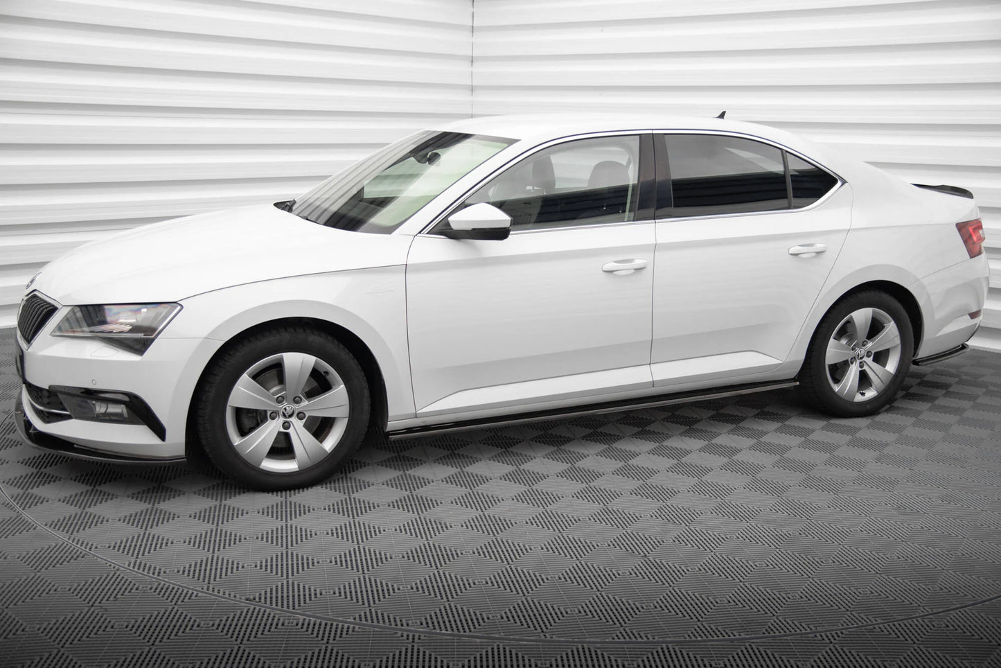Skoda Superb - Seitenschweller