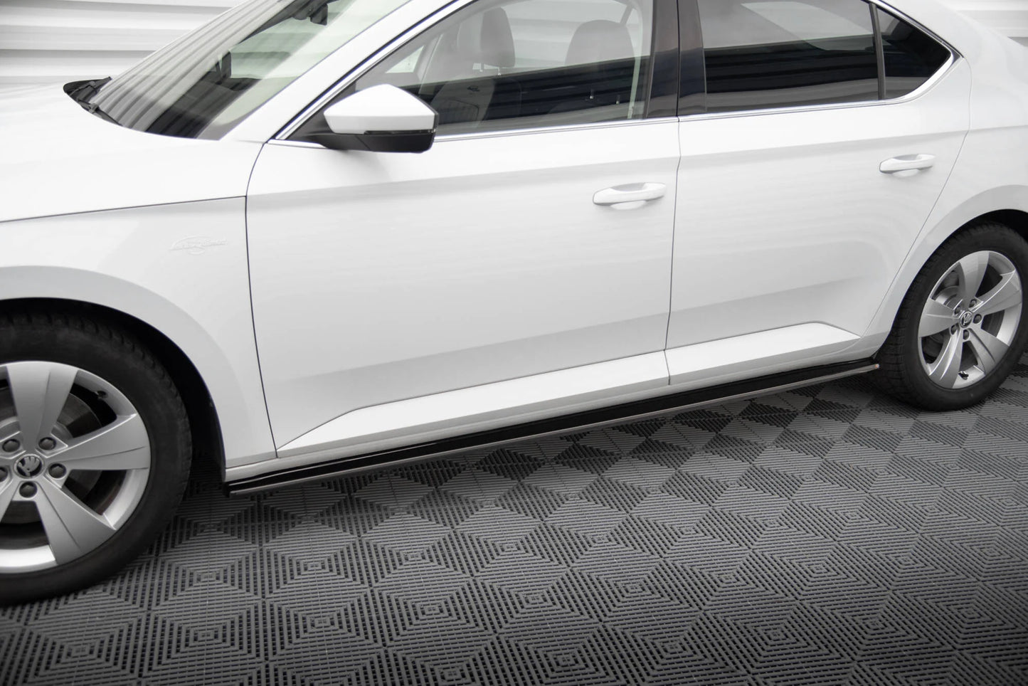 Skoda Superb - Seitenschweller