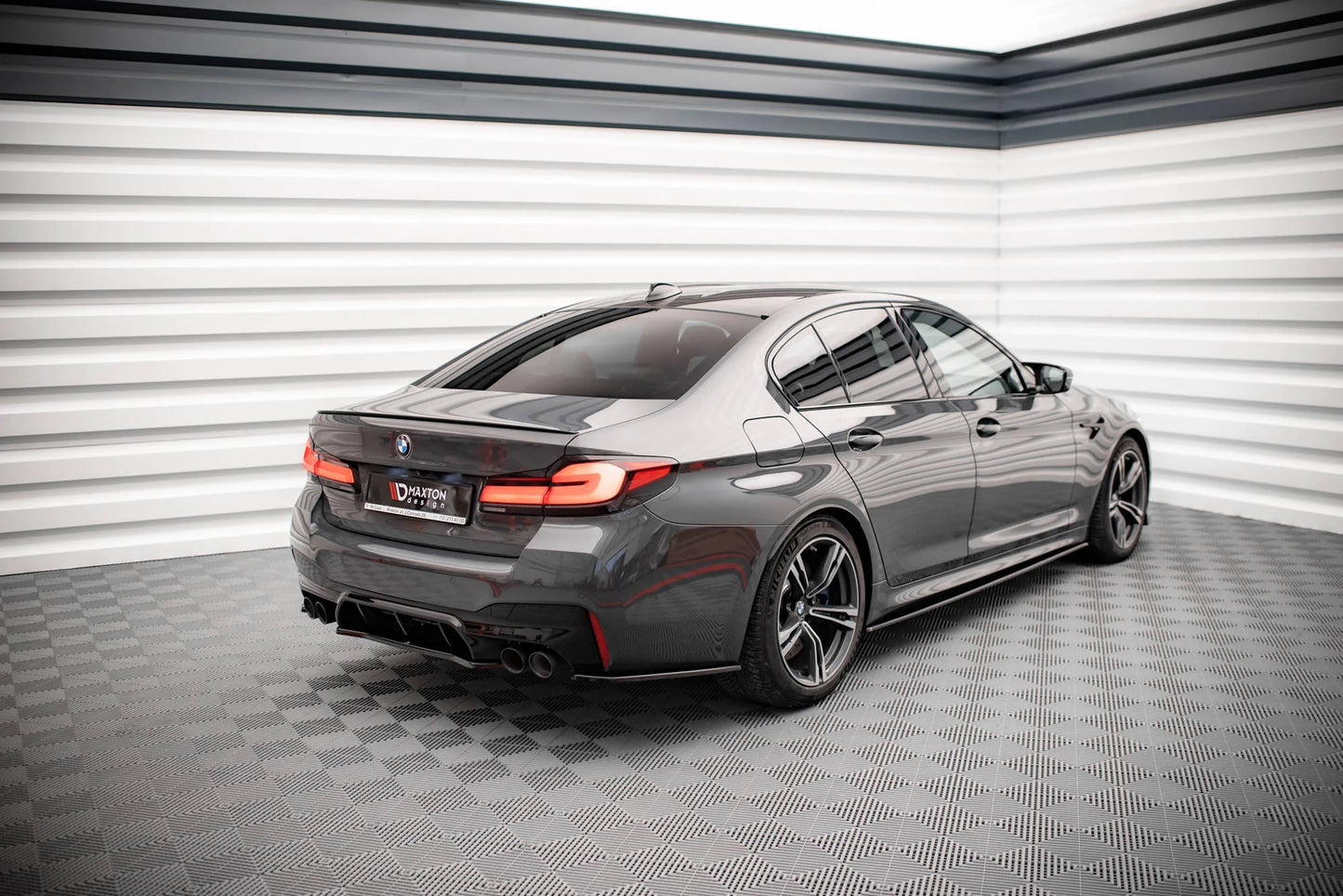 BMW M5 F90 - Heck Flaps