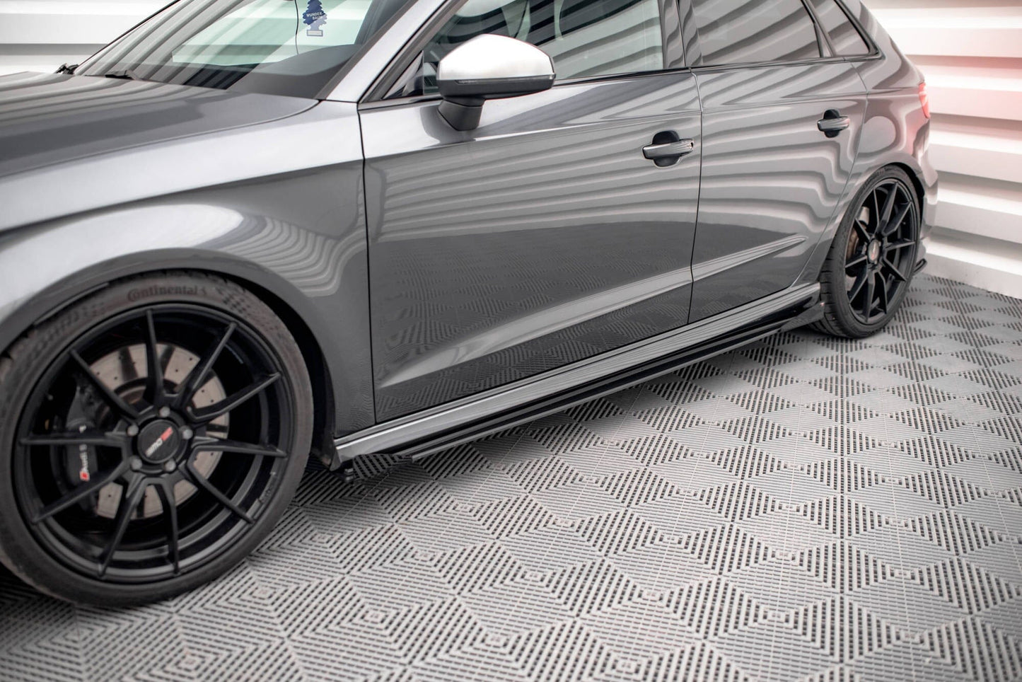 Audi A3 8V S-Line Sportback Street Pro Seitenschweller + Flaps Maxton Design 