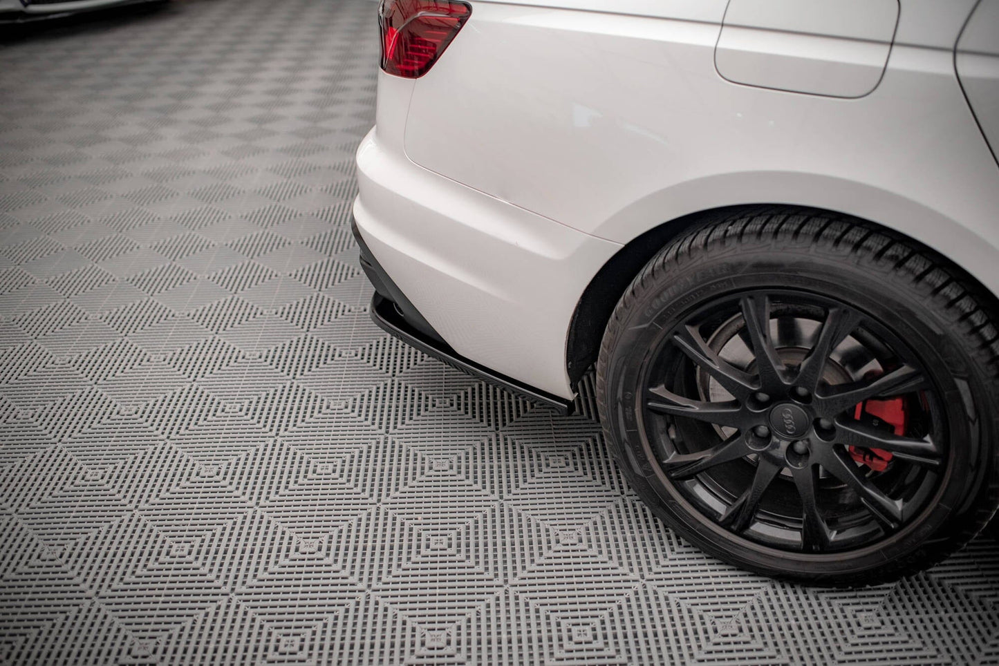 Audi A4 B9 Facelift Avant Heck Flaps Maxton Design 