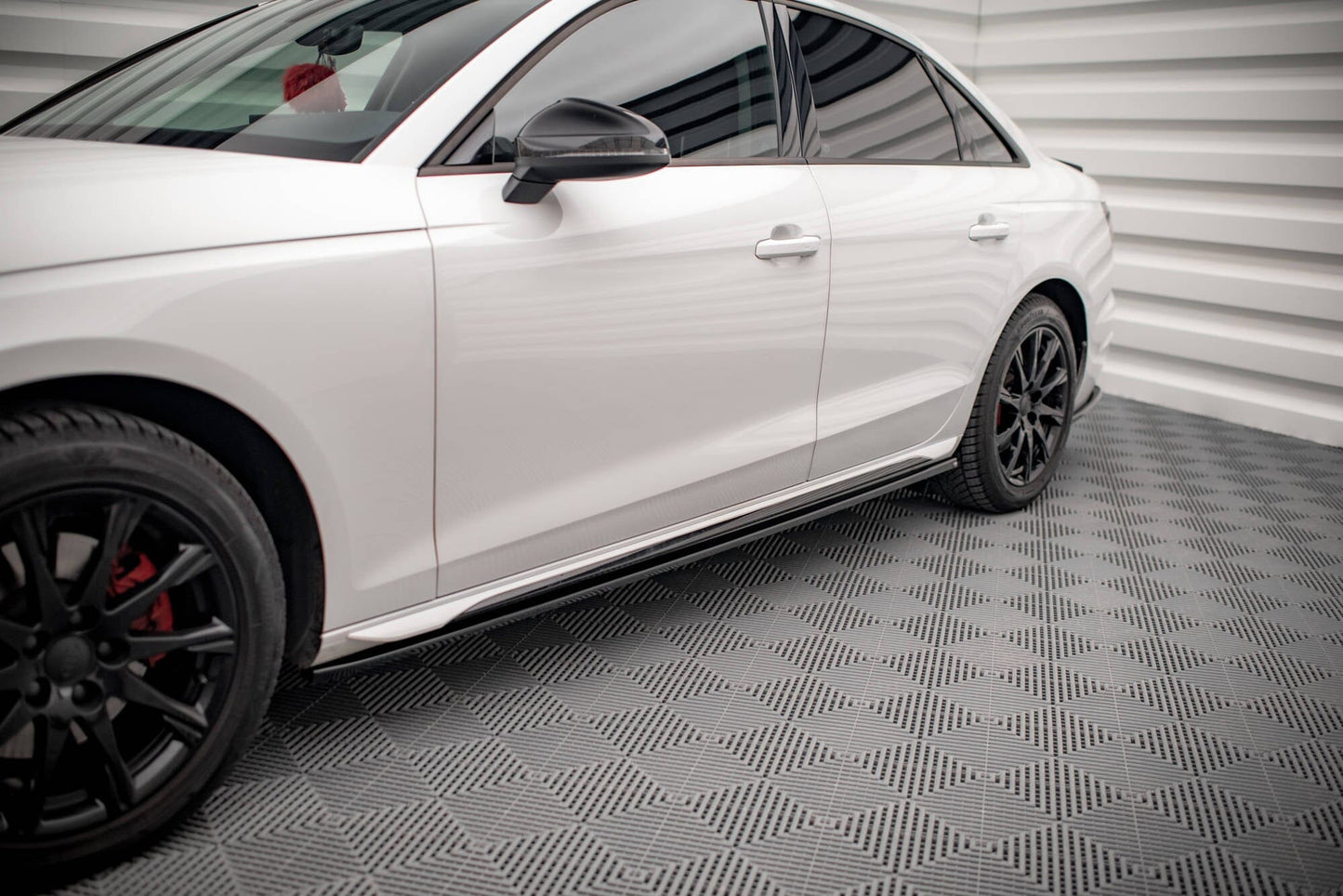Audi A4 B9 Facelift Avant Seitenschweller Maxton Design 