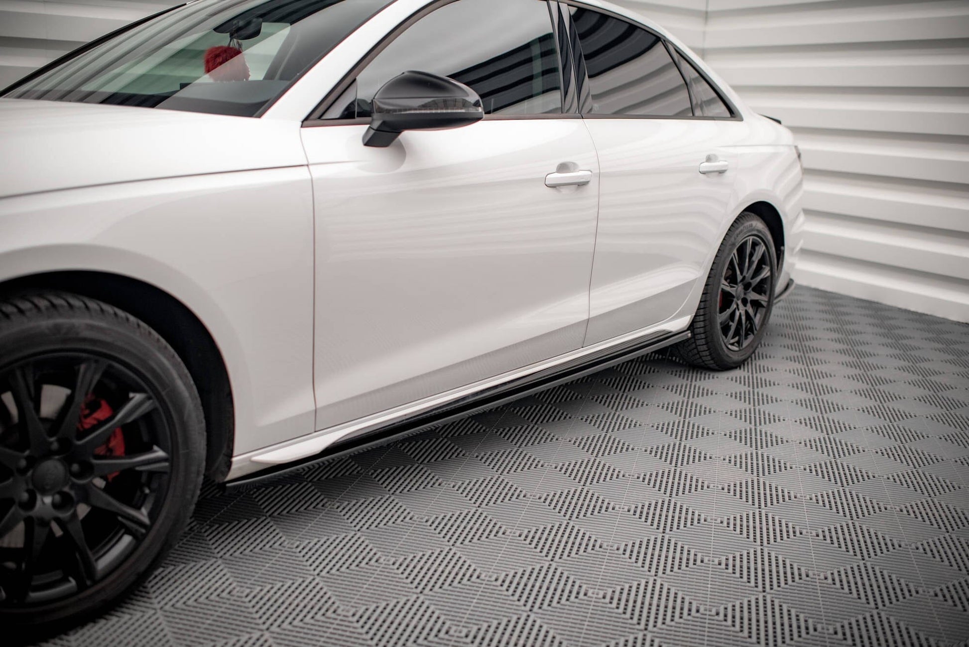 Audi A4 B9 Facelift Avant Seitenschweller Maxton Design 