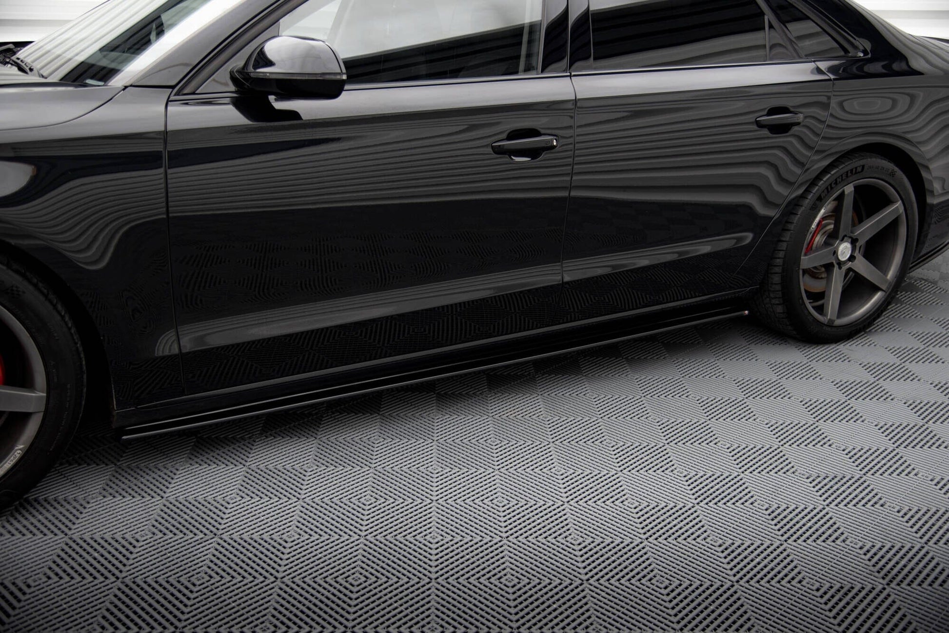 Audi A8 D4 Seitenschweller Maxton Design 