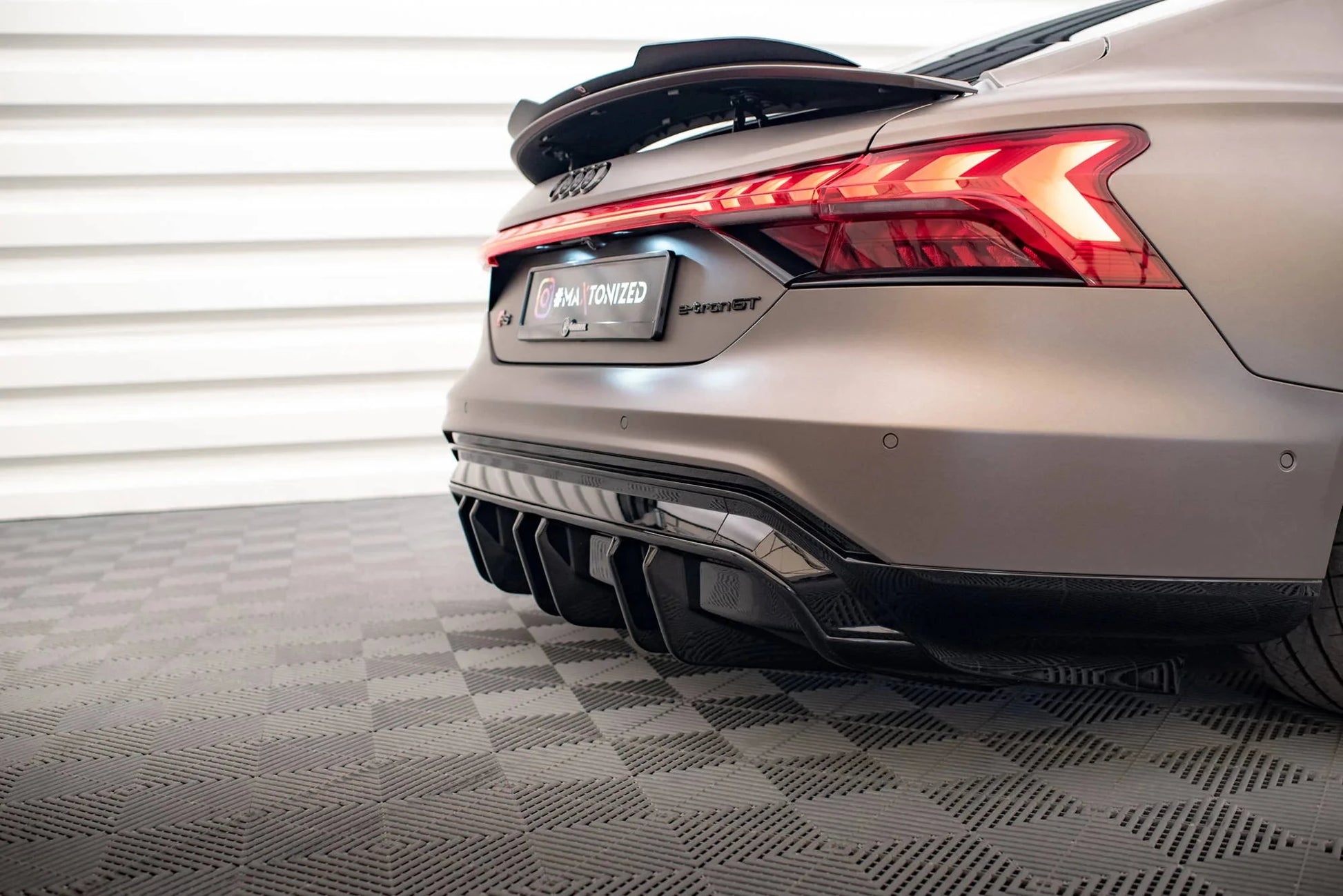 Audi E-Tron GT - Heck Ansatz Maxton Design 