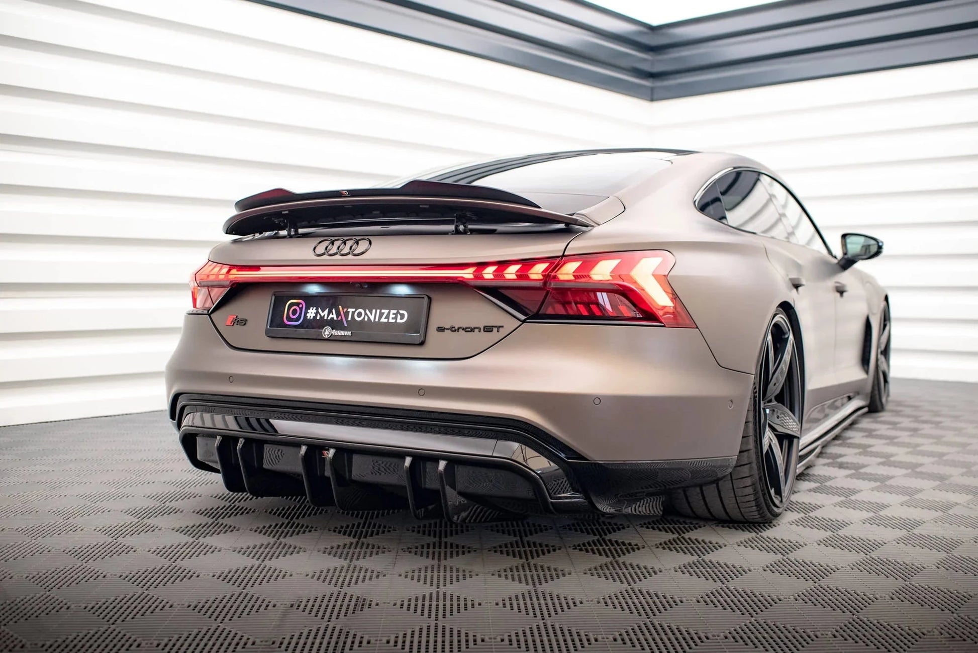 Audi E-Tron GT - Heck Ansatz Maxton Design 