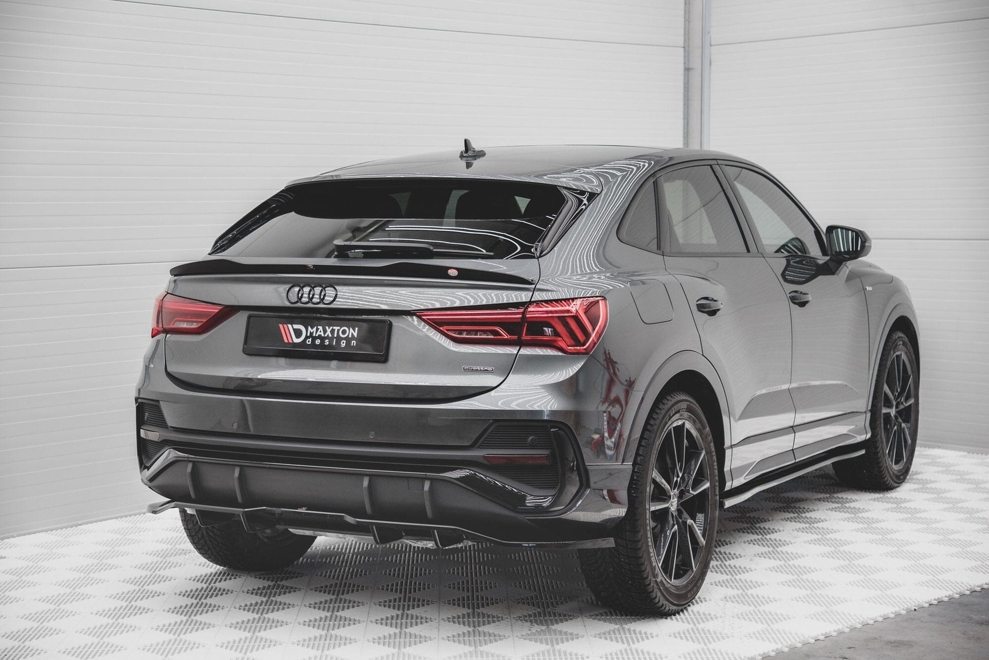 Audi Q3 F3 S-Line - Heck Ansatz Maxton Design 