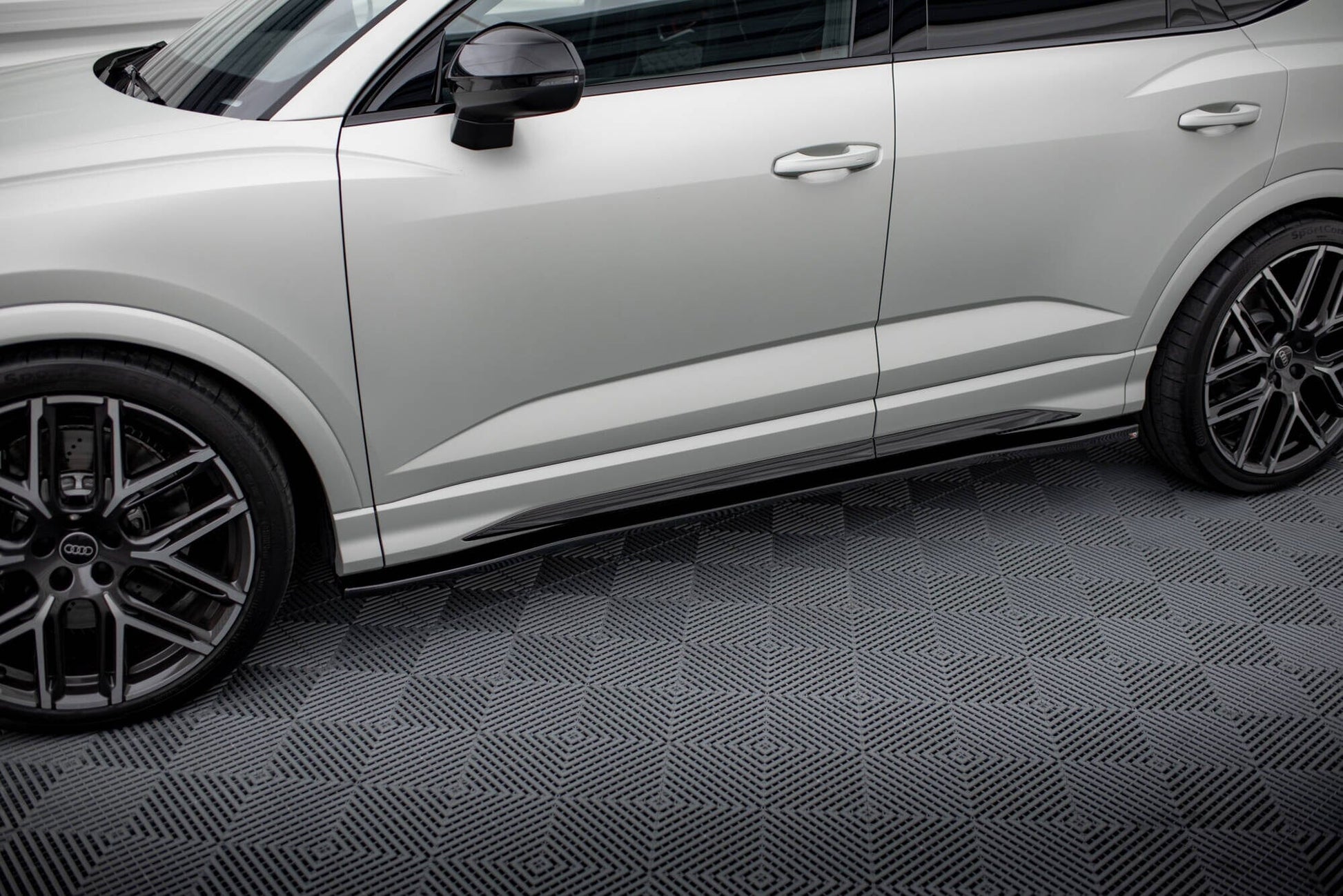 Audi Q3 F3 S-Line - Seitenschweller V.2 Maxton Design 