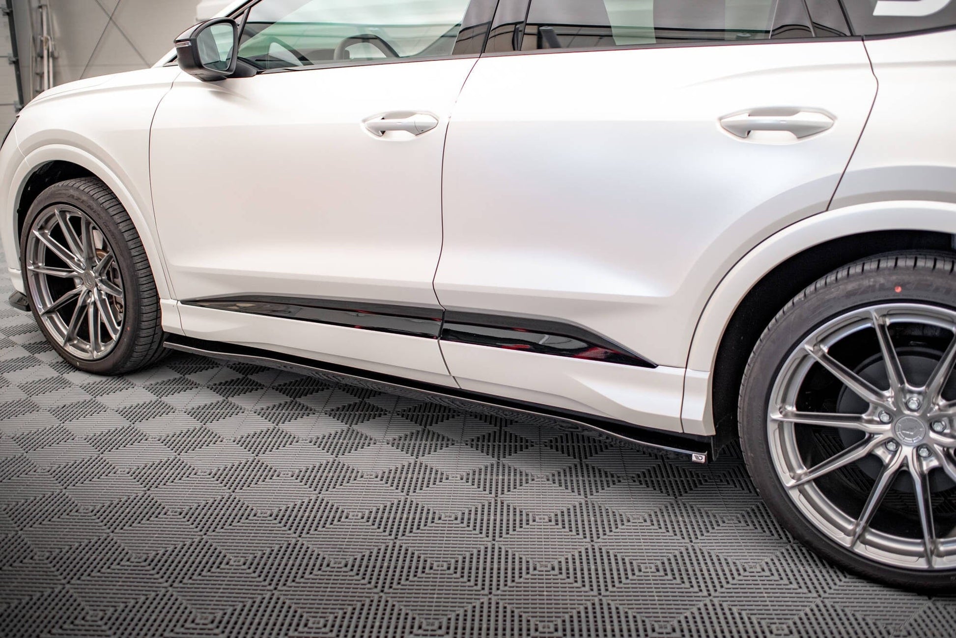 Audi Q4 e-tron Mk1 - Seitenschweller Maxton Design 