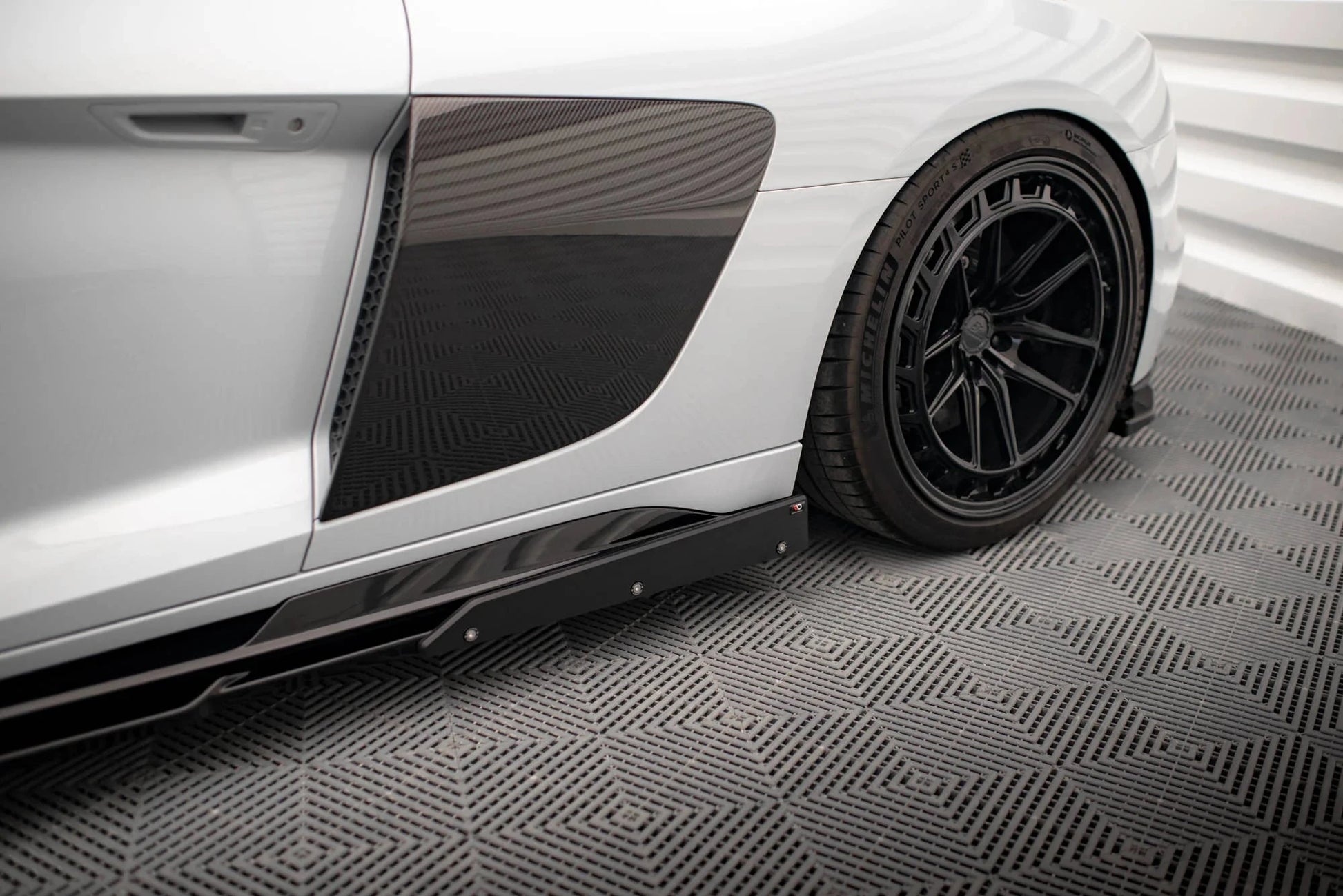 Audi R8 MK2 Facelift - Seitenschweller V.2 + Flaps Maxton Design 