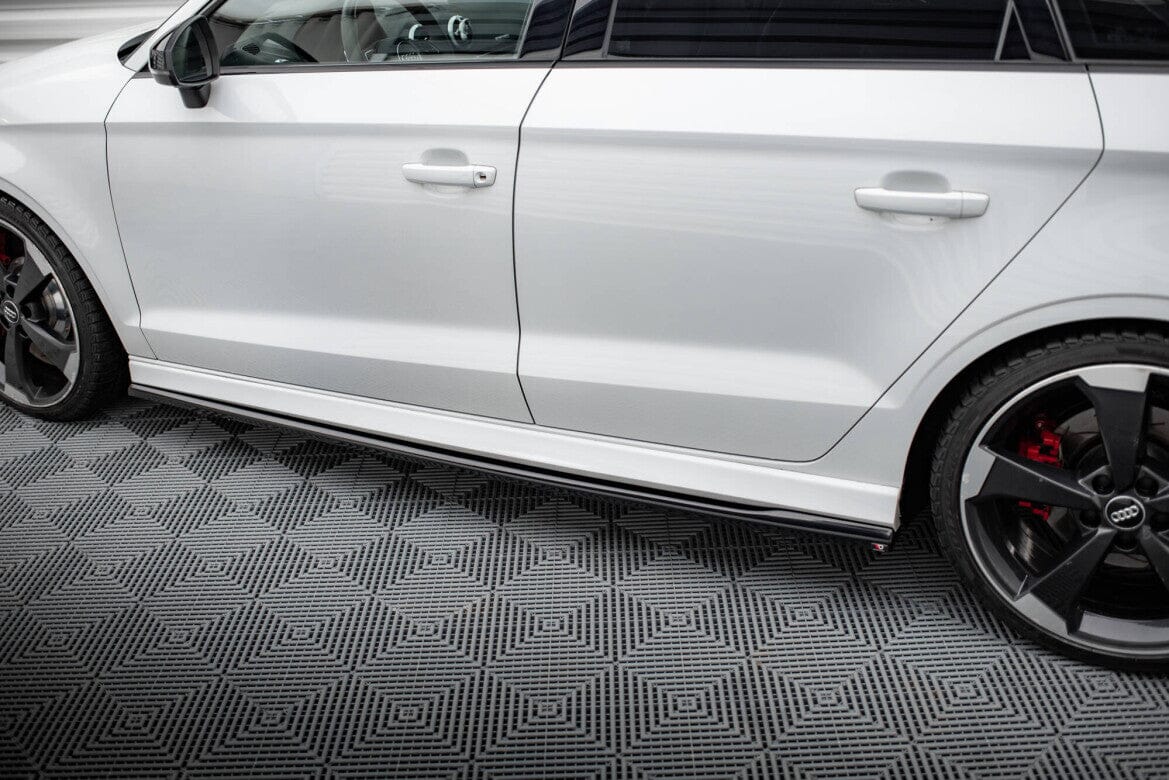 Audi RS3 8V Facelift Limousine Seitenschweller V.2 Maxton Design 