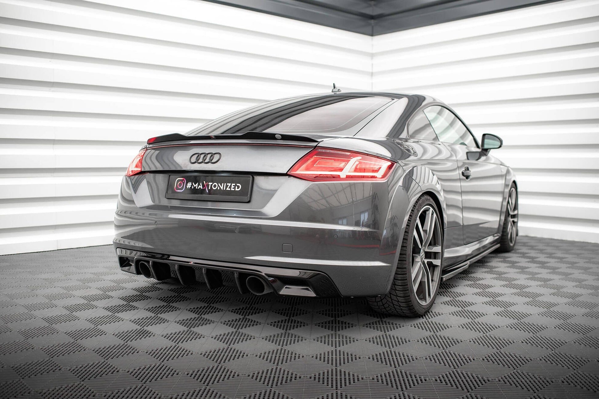 Audi TT 8S S-Line - Heck Diffusor Maxton Design 