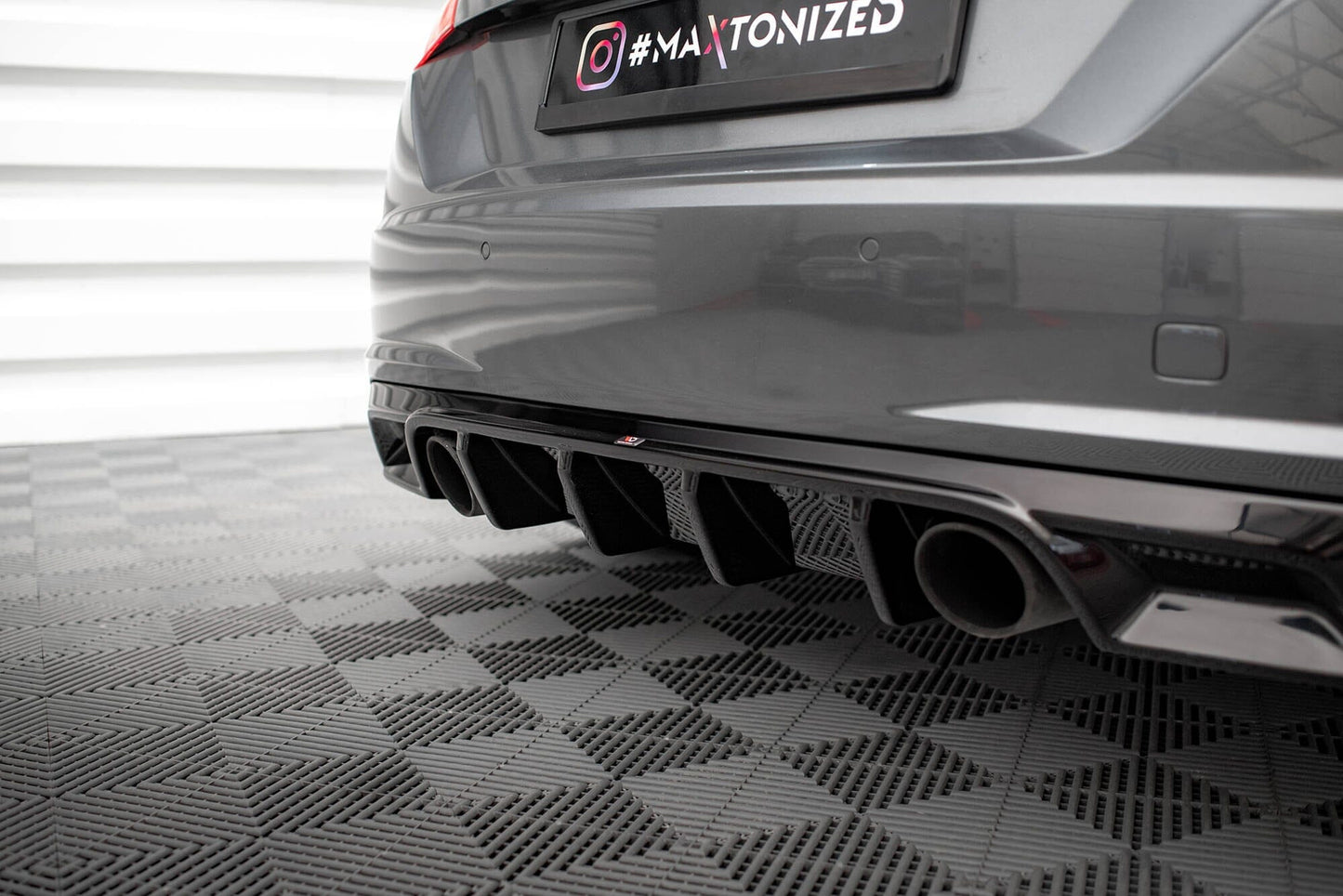 Audi TT 8S S-Line - Heck Diffusor Maxton Design 