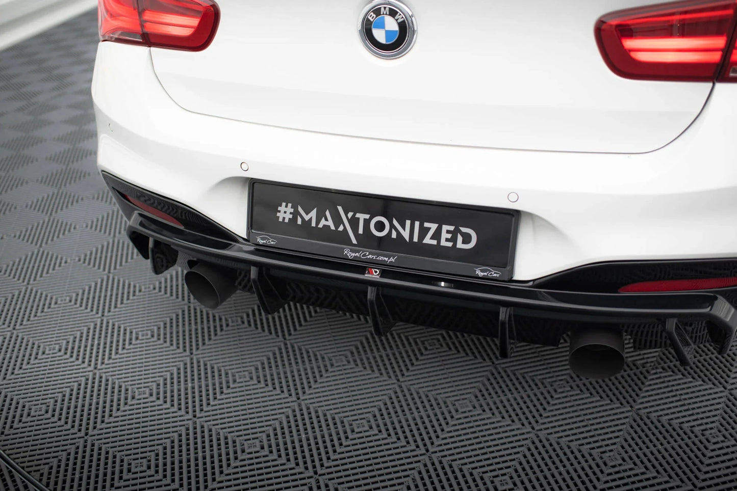 BMW 1er F20 M140i - Heck Diffusor V.3 O-O Maxton Design 