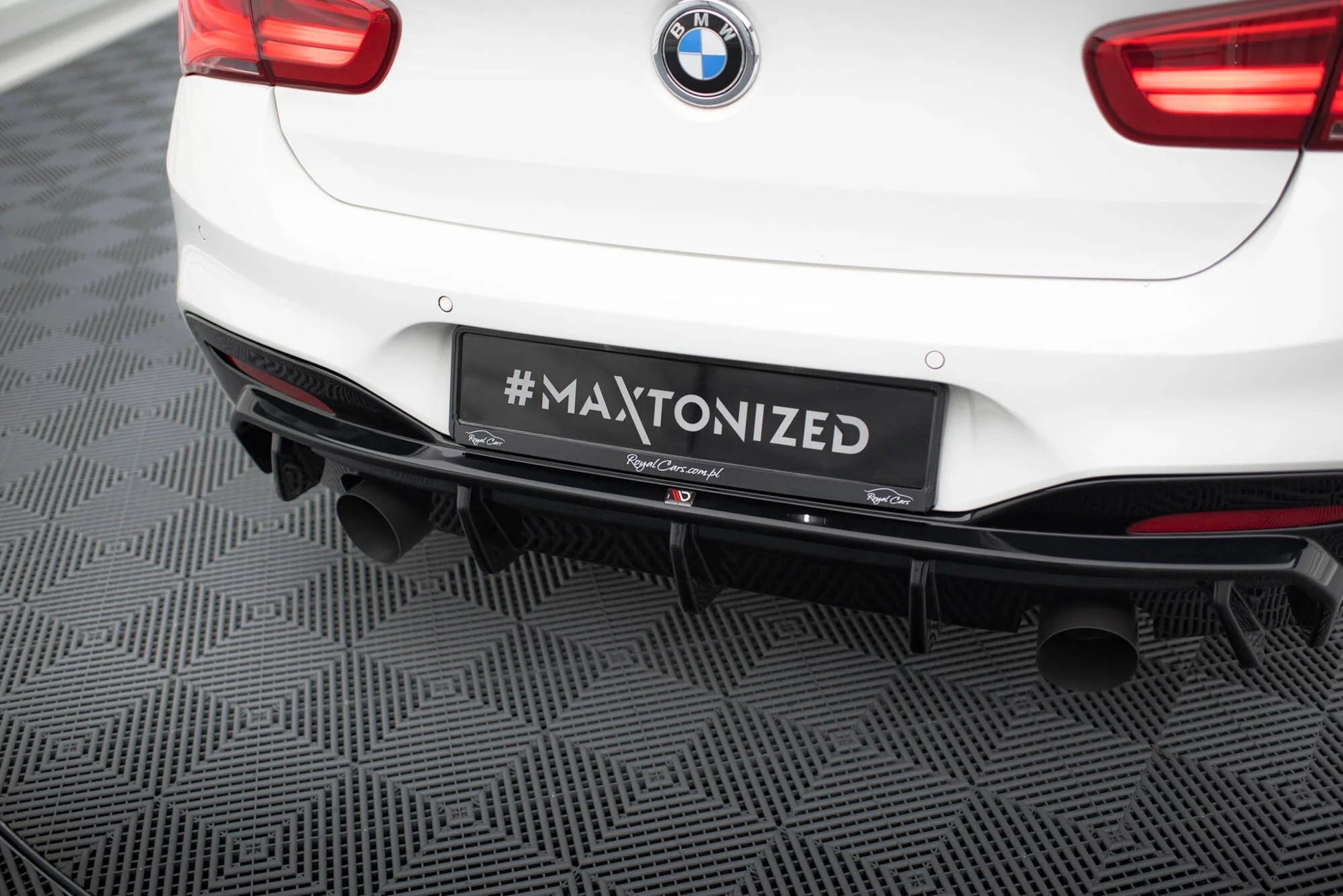 BMW 1er F20 M140i - Heck Diffusor V.3 O-O Maxton Design 