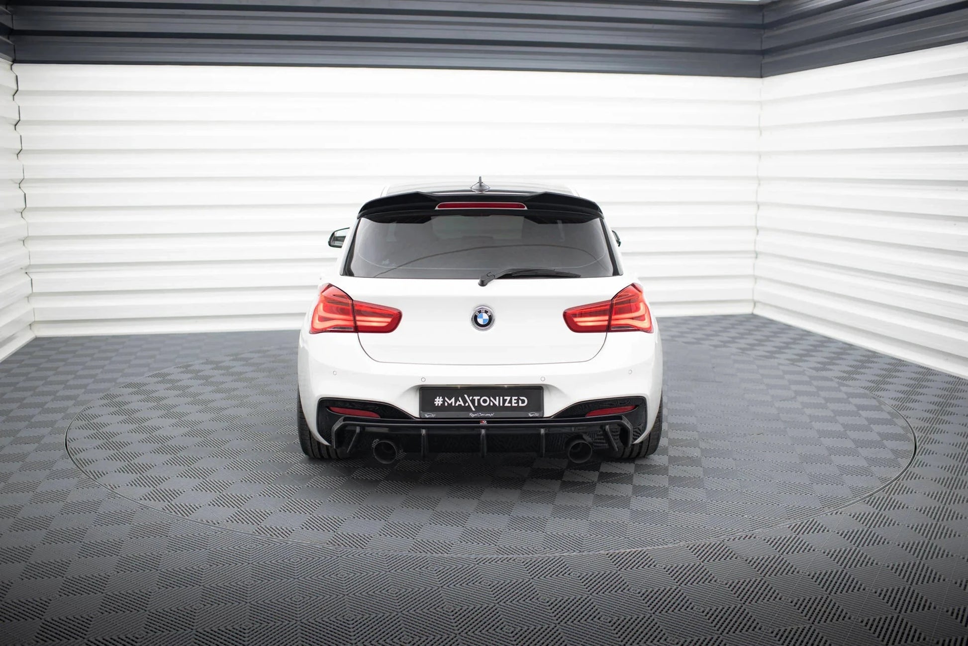 BMW 1er F20 M140i - Heck Diffusor V.3 O-O Maxton Design 
