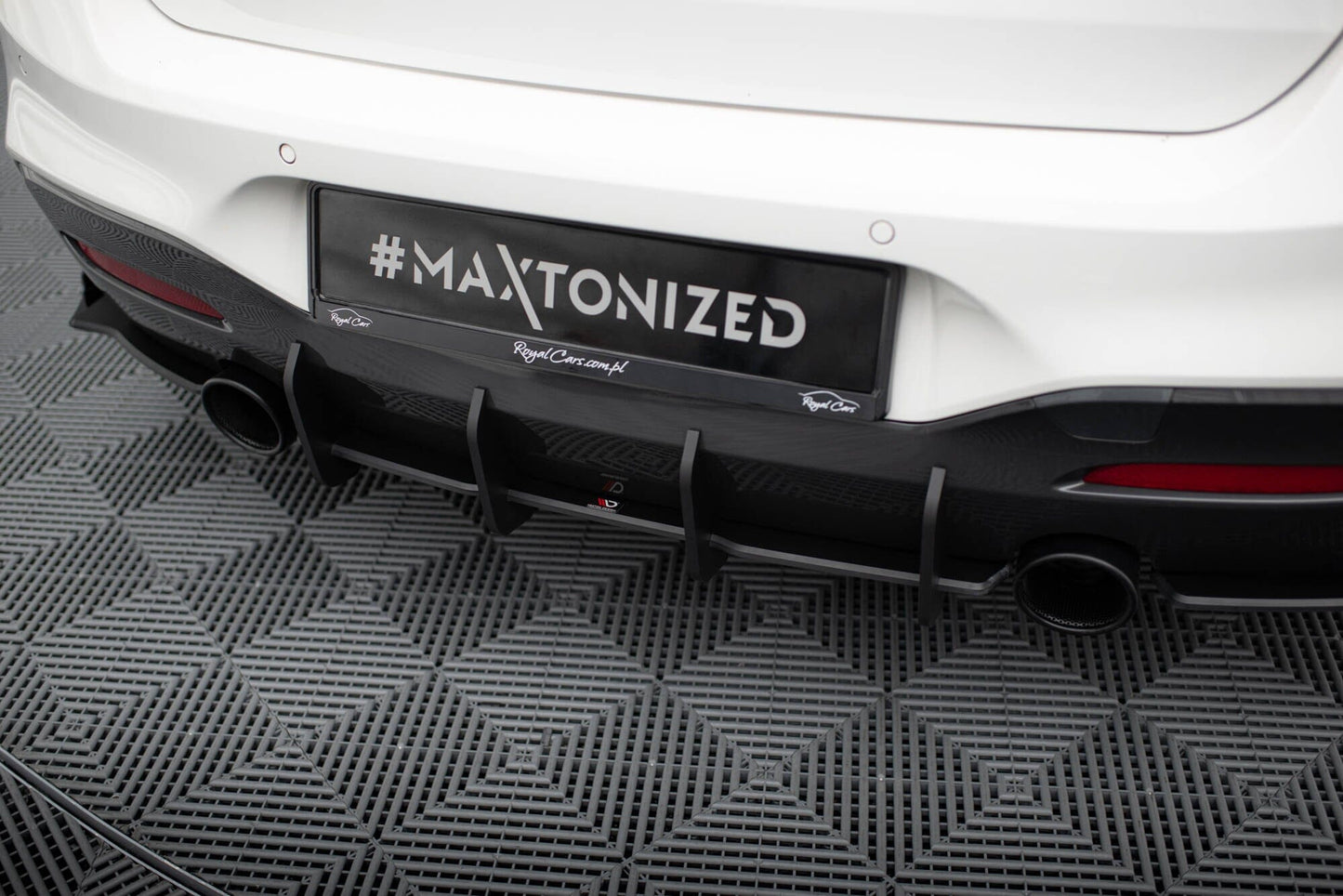 BMW 1er F20 M140i - Street Pro Heckschürze V.3 Maxton Design 