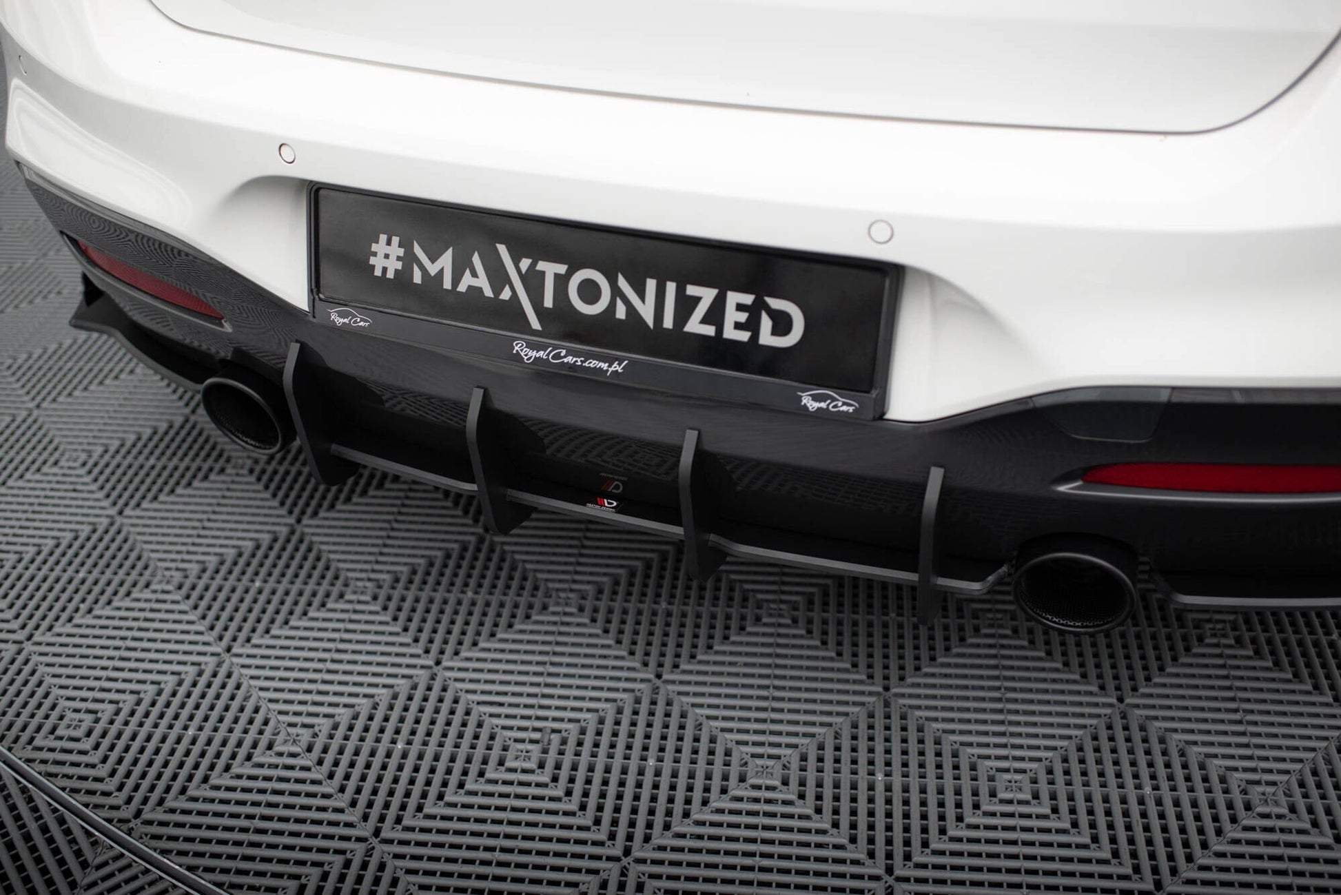 BMW 1er F20 M140i - Street Pro Heckschürze V.3 Maxton Design 