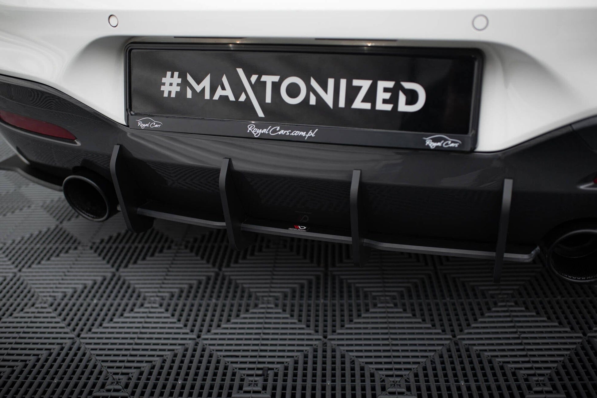 BMW 1er F20 M140i - Street Pro Heckschürze V.3 Maxton Design 