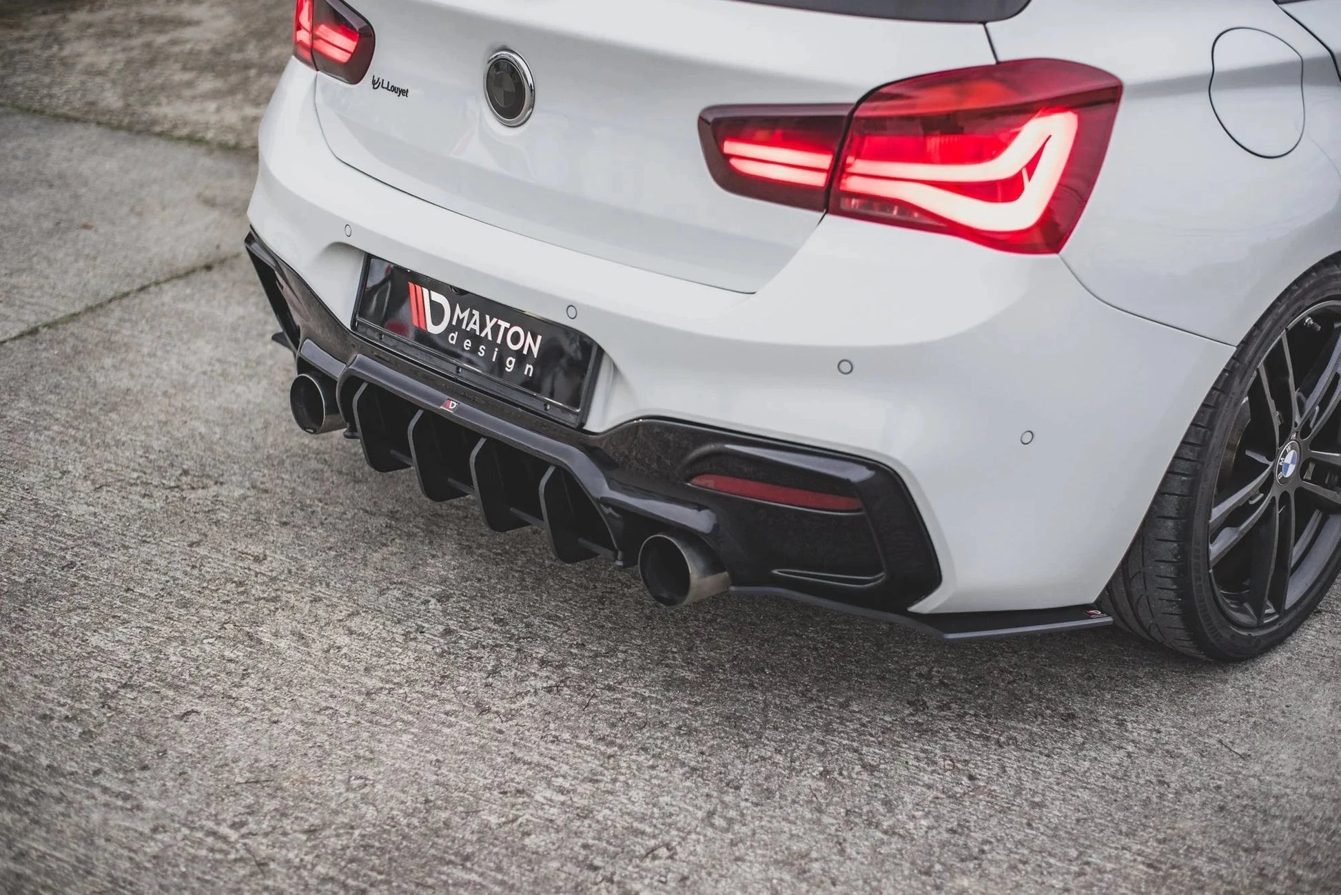 BMW 1er F20 M140i - Street Pro Heckschürze V.4 Maxton Design 