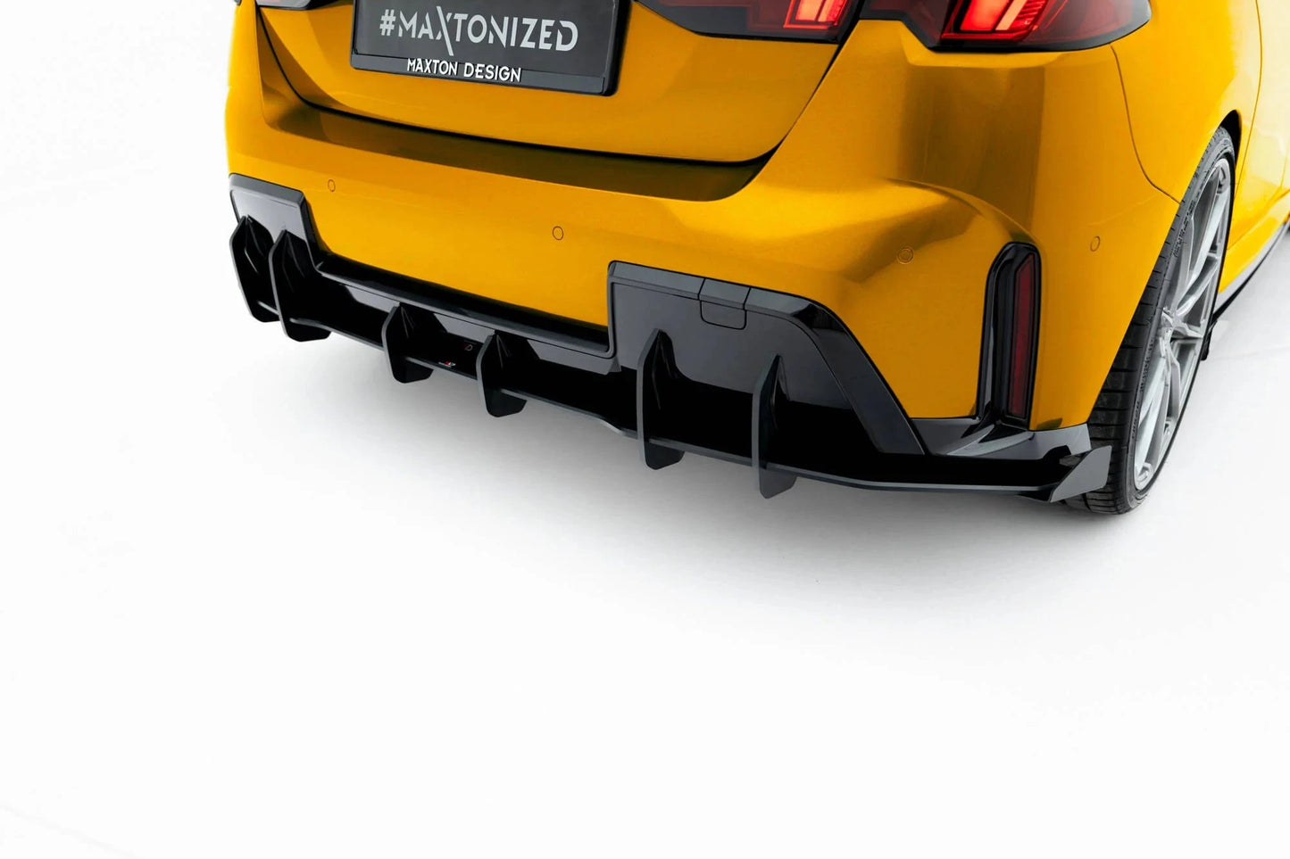 BMW 1er F70 - Street Pro Heckschürze + Flaps Maxton Design 