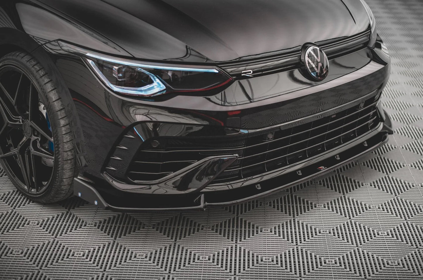 VW Golf 8 R - Frontspoiler - Frontlippe V.2 + Flaps