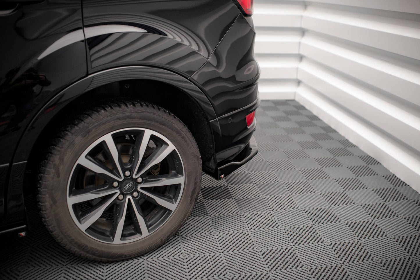 Ford Escape ST-Line - Heck Flaps