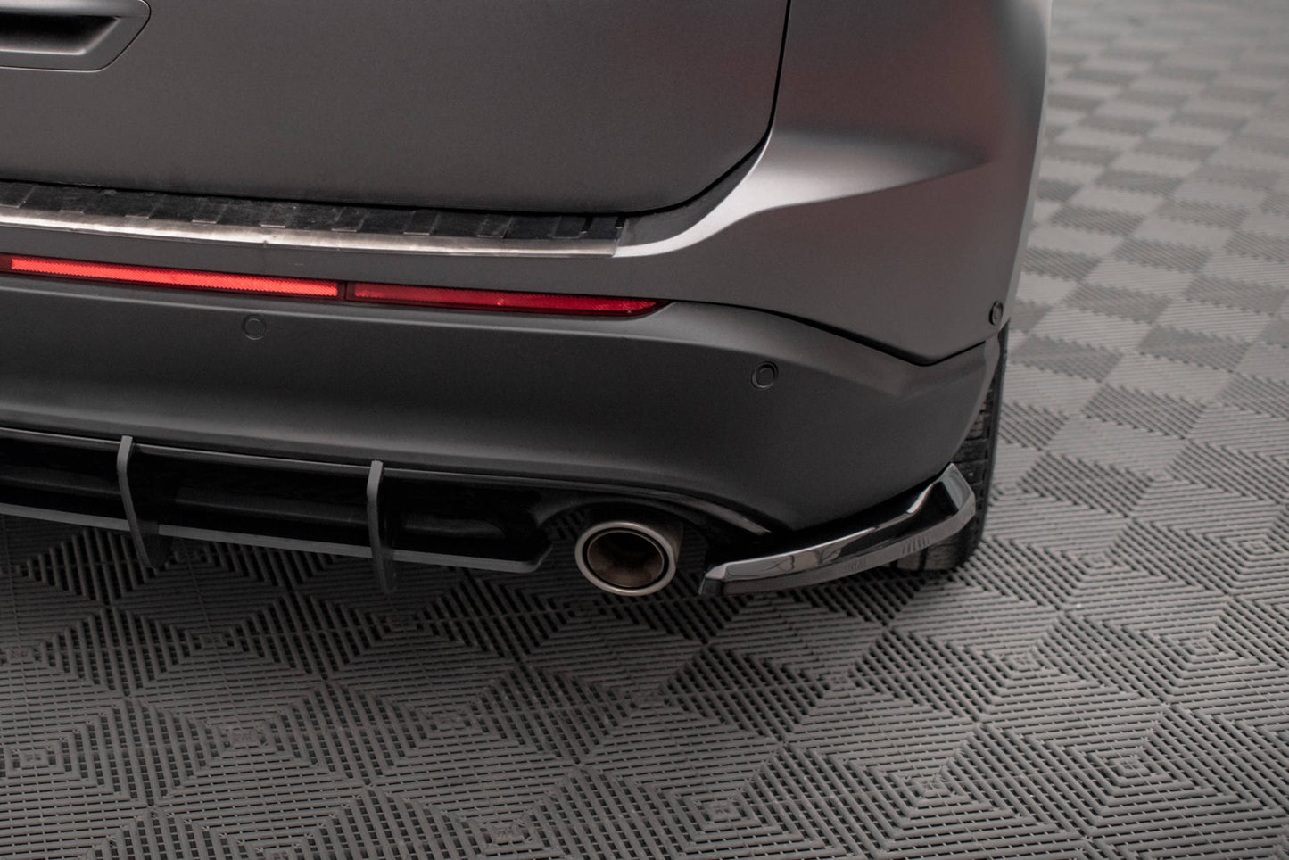 Ford Edge - Heck Flaps V.1