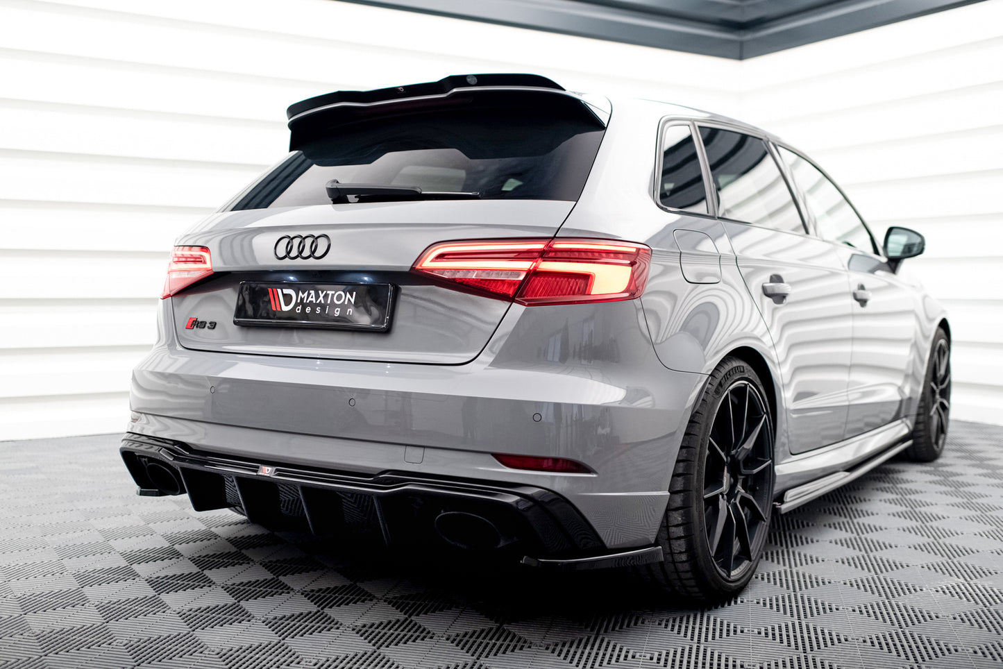 Audi RS3 8V Facelift Sportback Heck Diffusor O__O