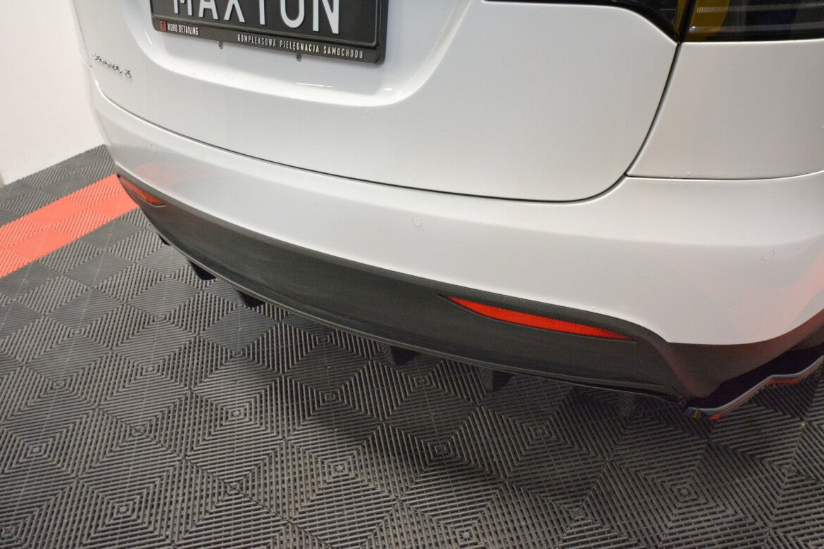 Tesla Model X - Heck Ansatz