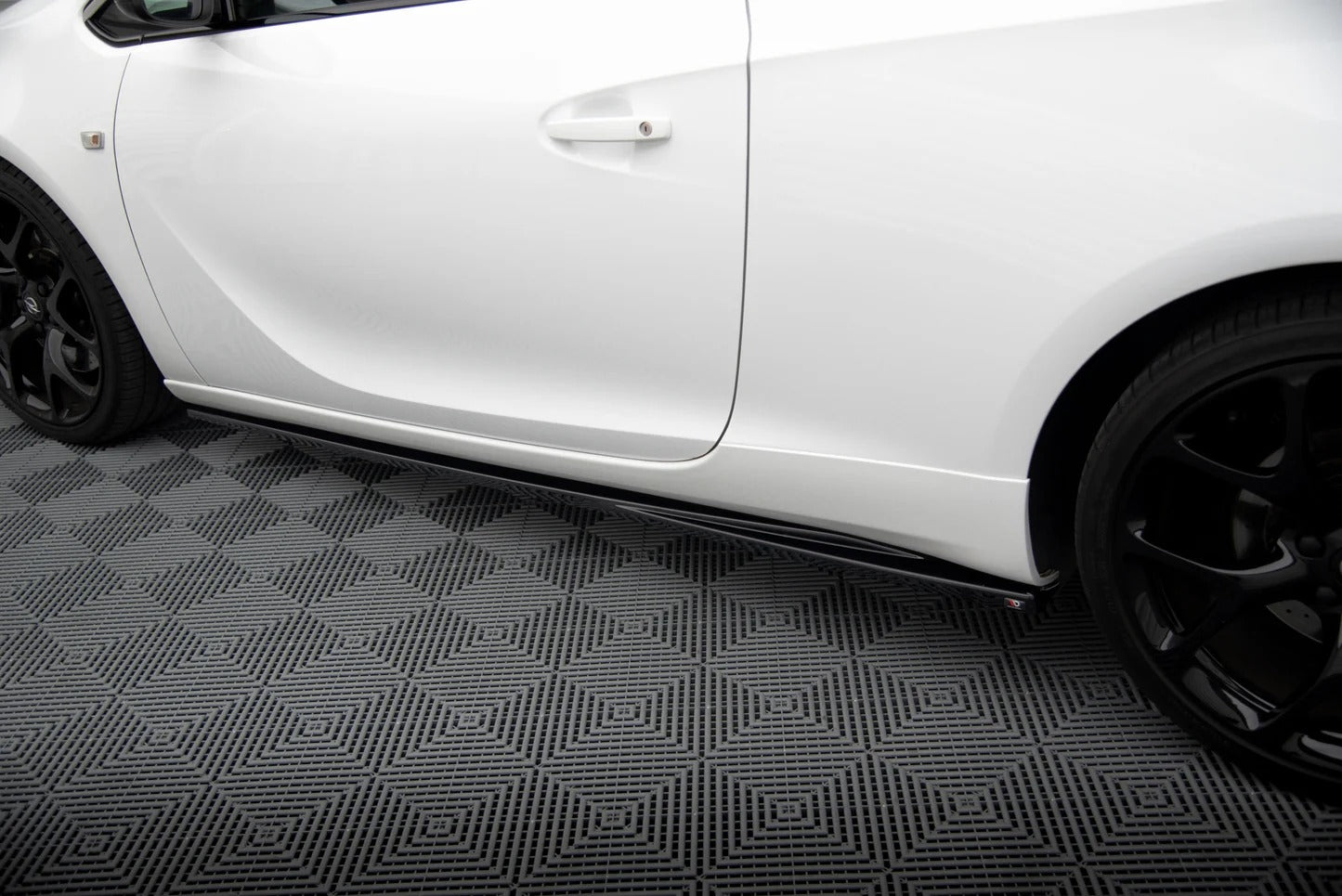 Opel Astra OPC - Seitenschweller