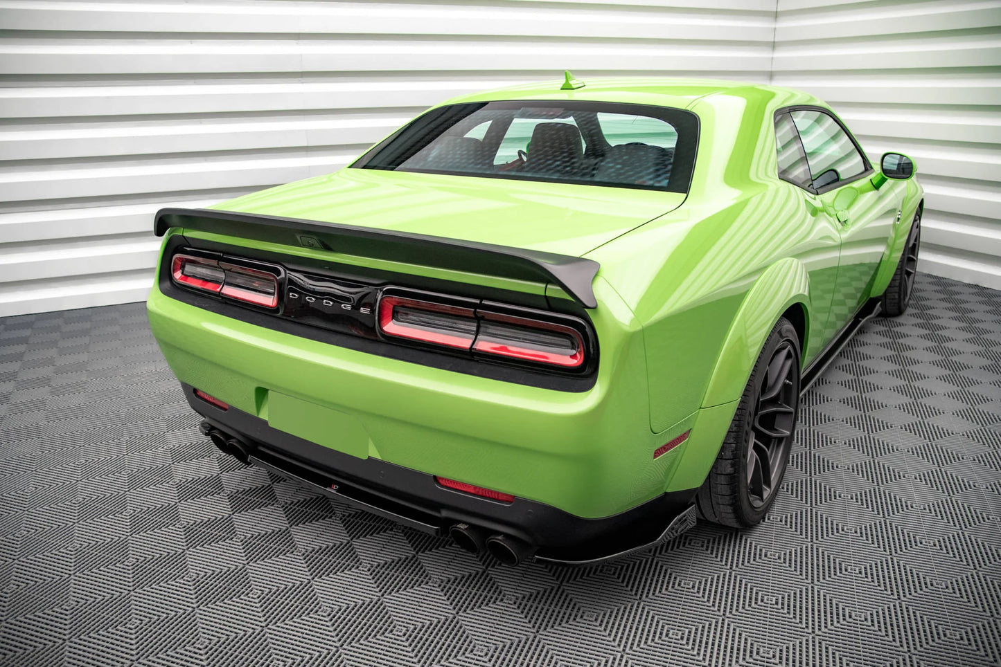 Dodge Challenger SRT Hellcat - Heck Ansatz