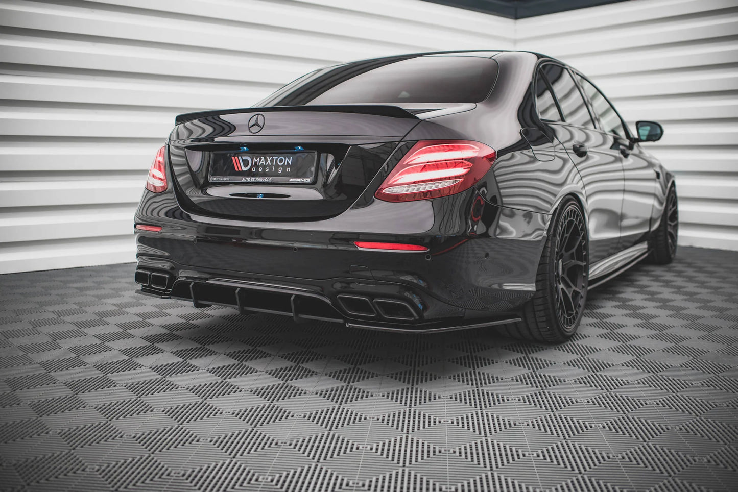 Mercedes E63 AMG - Street Pro Heckschürze