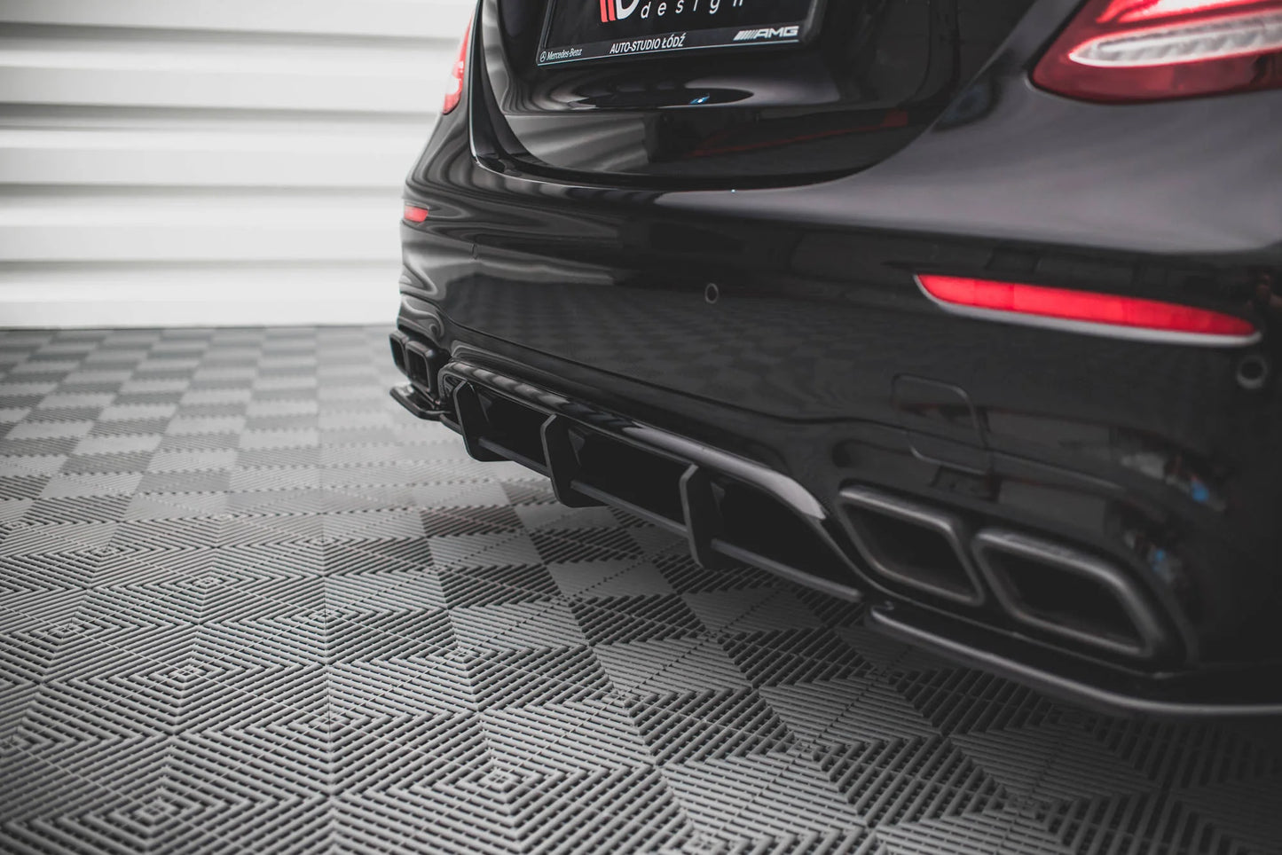 Mercedes E63 AMG - Street Pro Heckschürze