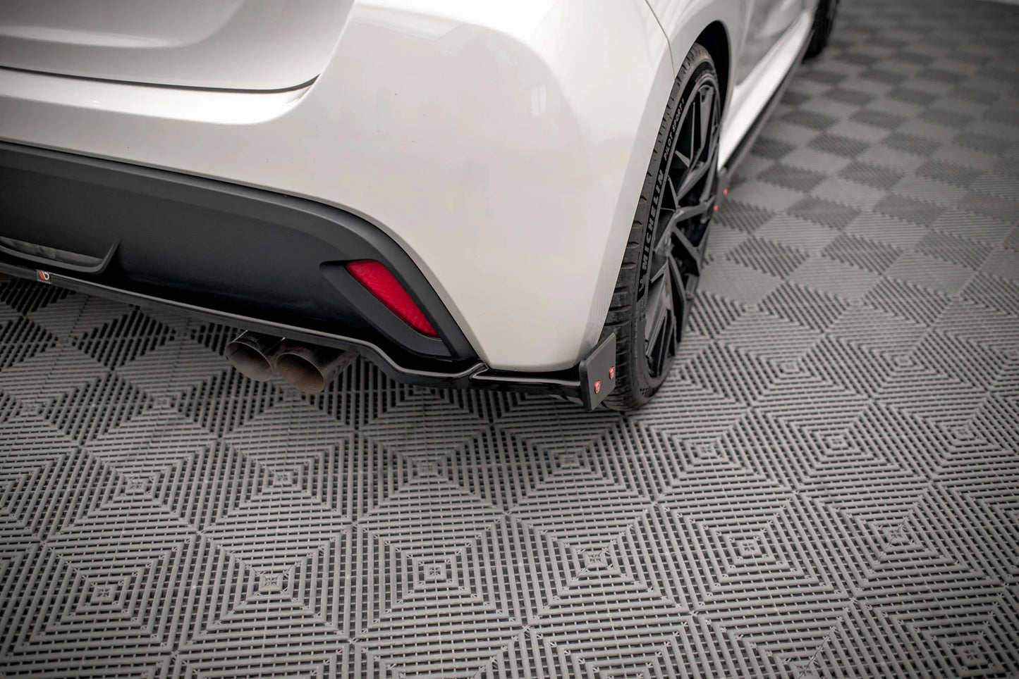 Toyota Yaris - Heck Ansatz V.1 + Flaps