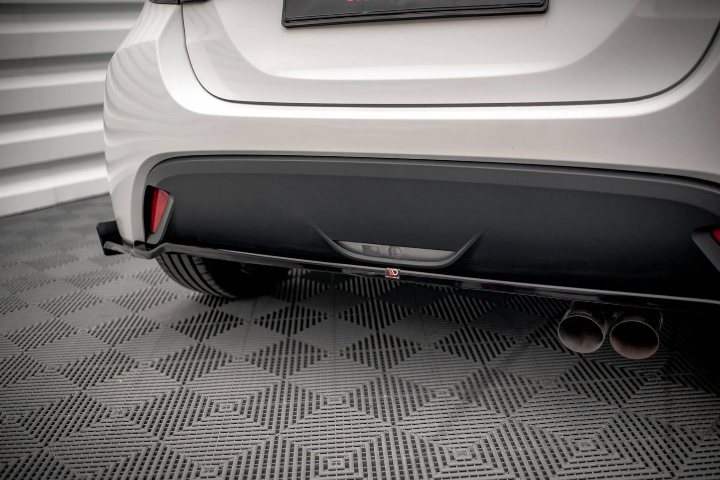 Toyota Yaris - Heck Ansatz V.1 + Flaps