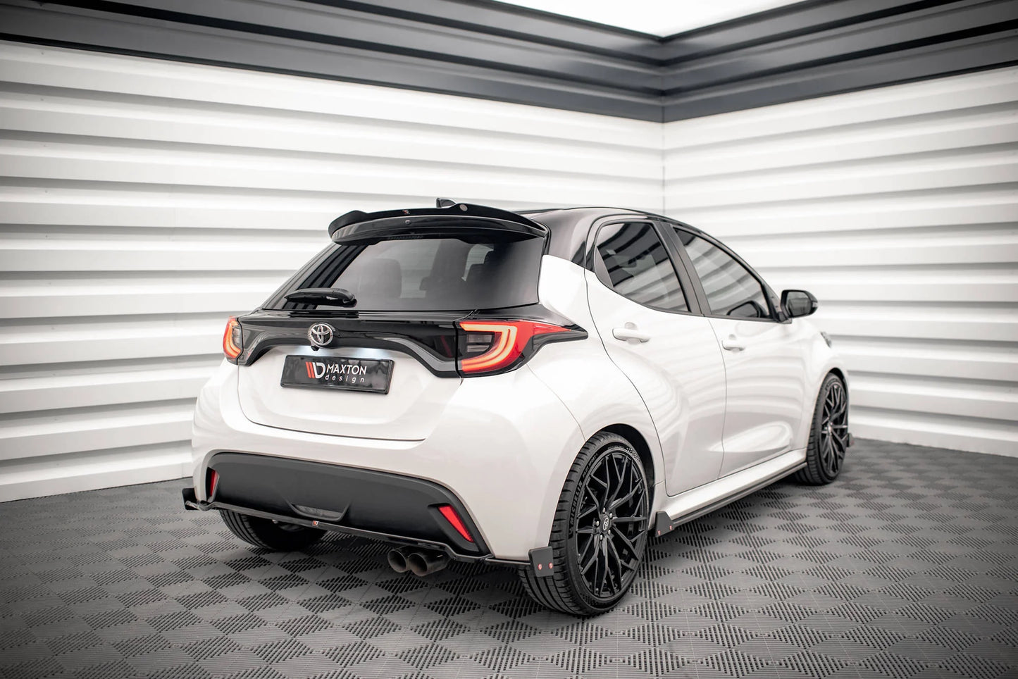 Toyota Yaris - Heck Ansatz V.1 + Flaps